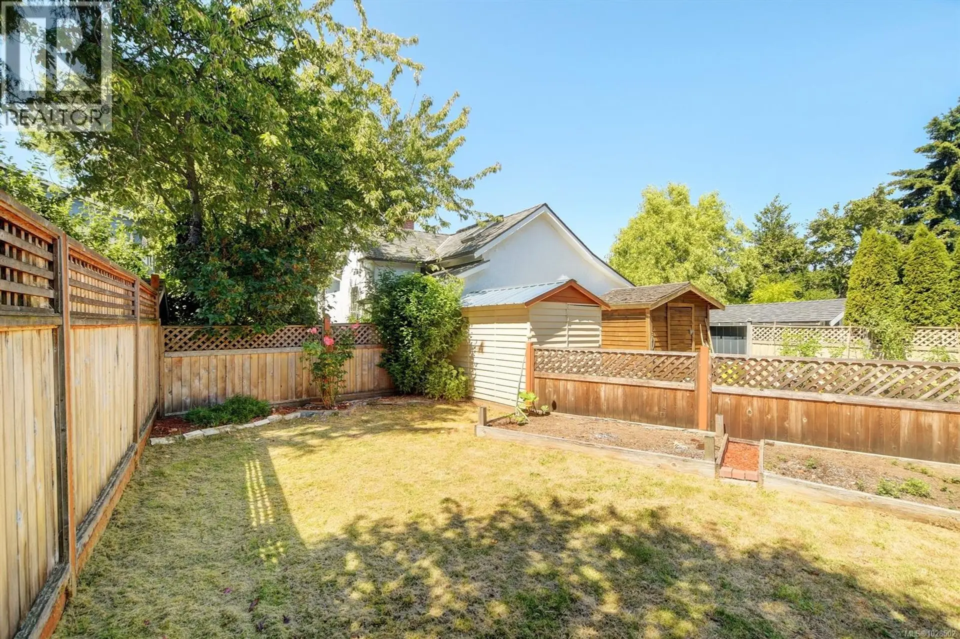 Property at 2112 SAYWARD ST, Victoria, BC