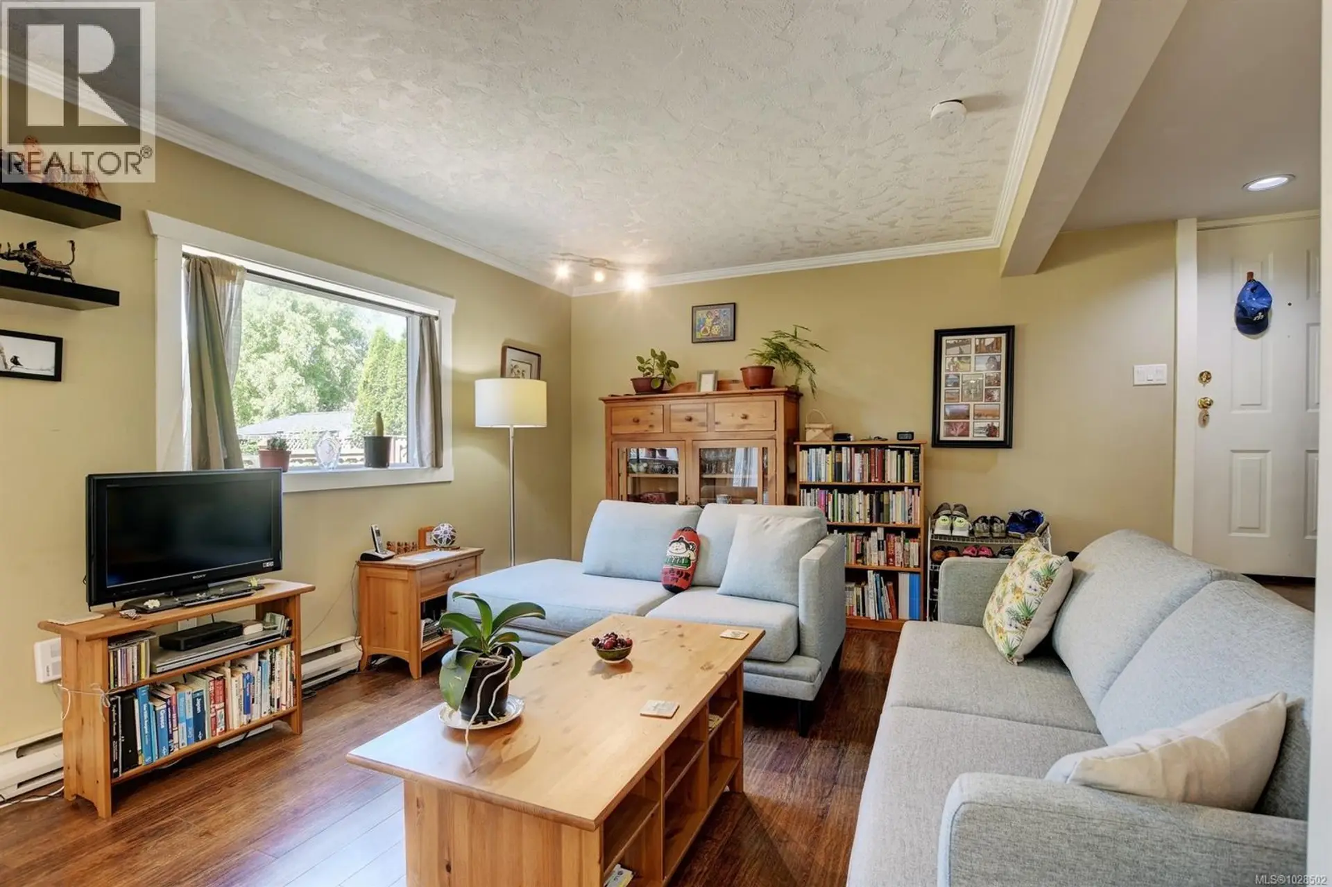 Property at 2112 SAYWARD ST, Victoria, BC