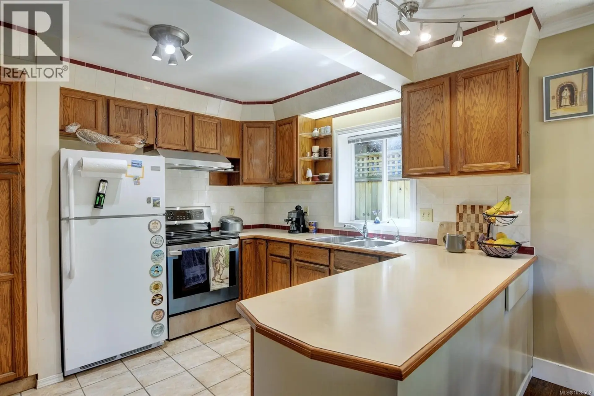 Property at 2112 SAYWARD ST, Victoria, BC