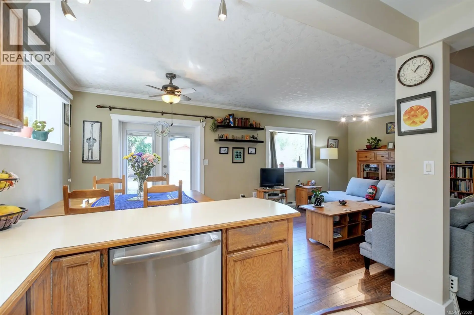 Property at 2112 SAYWARD ST, Victoria, BC