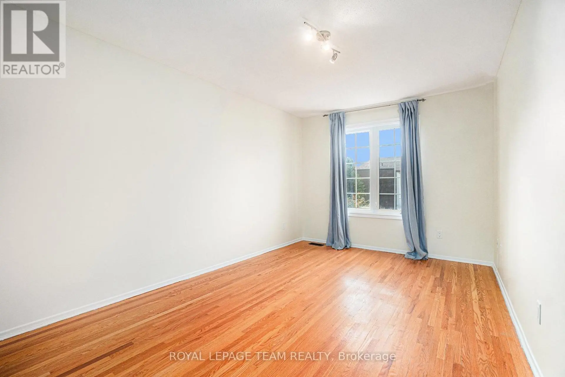 440 KINTYRE PRIVATE - Image 15