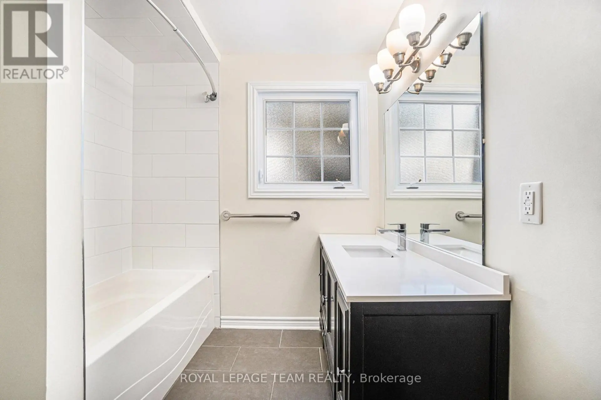 440 KINTYRE PRIVATE - Image 17