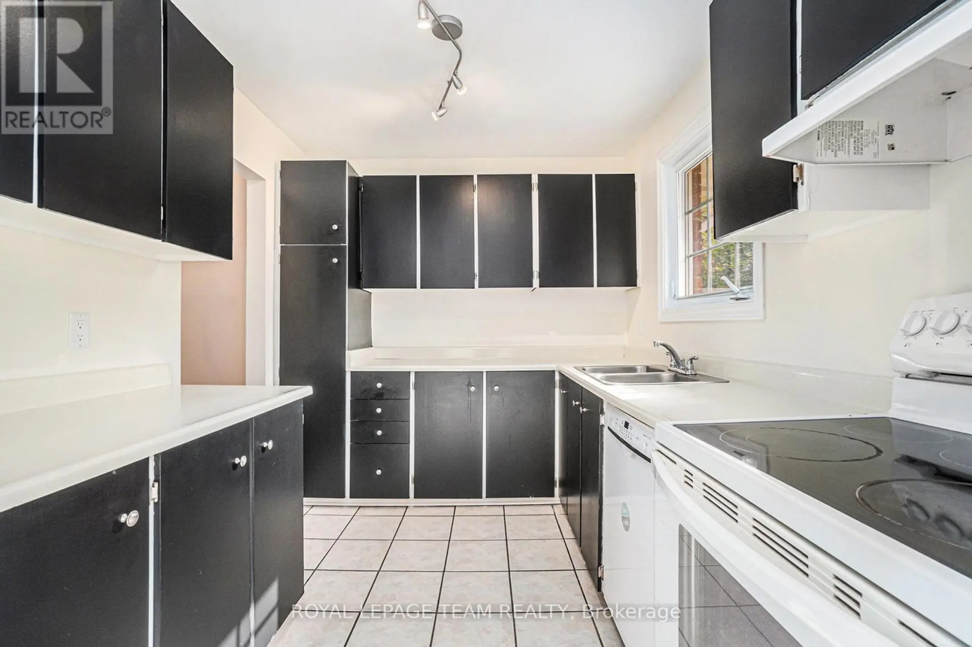 440 KINTYRE PRIVATE - Image 7