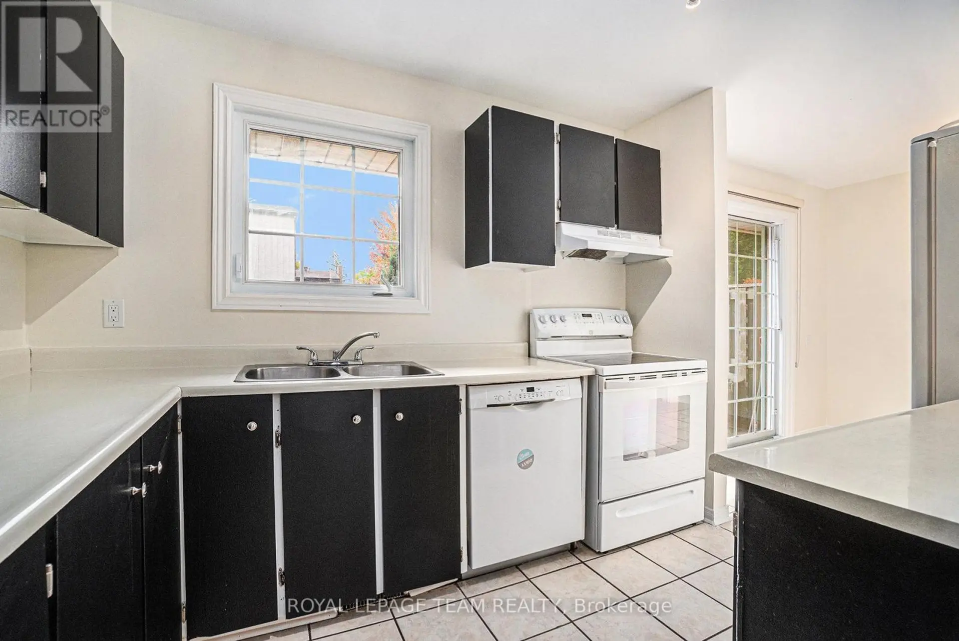 440 KINTYRE PRIVATE - Image 8