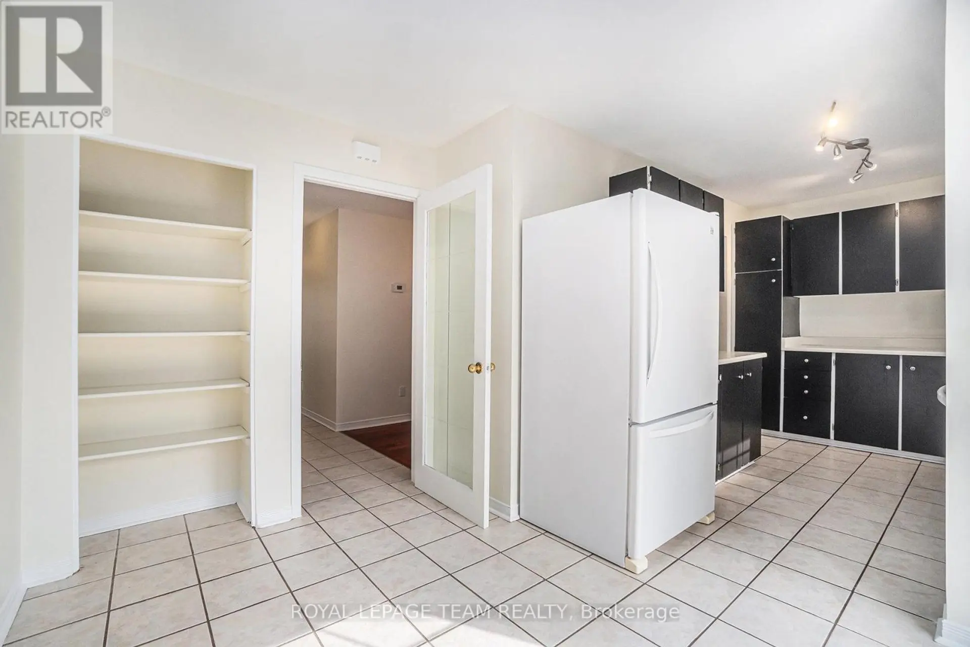 440 KINTYRE PRIVATE - Image 9