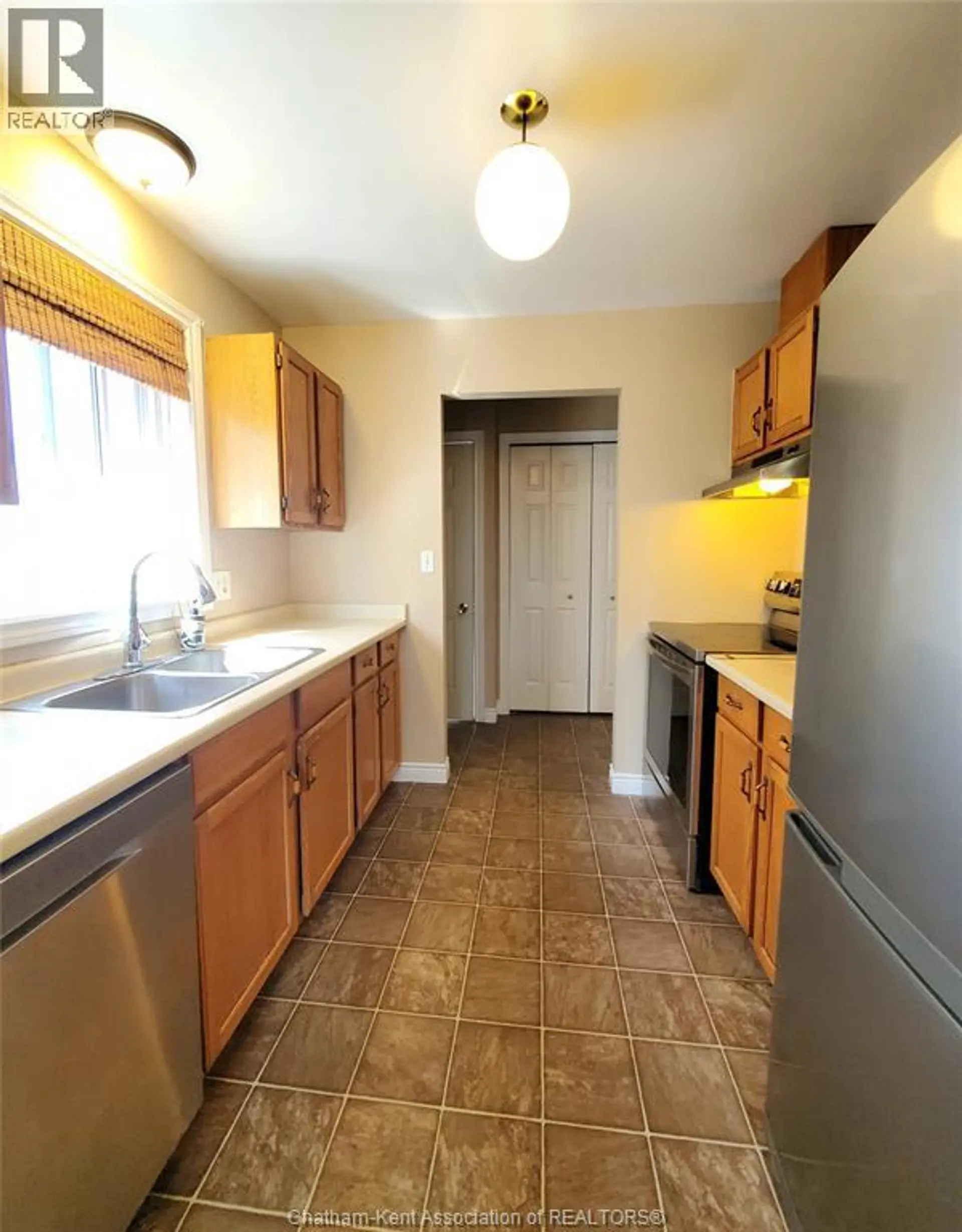 71 Spencer AVENUE - Image 2