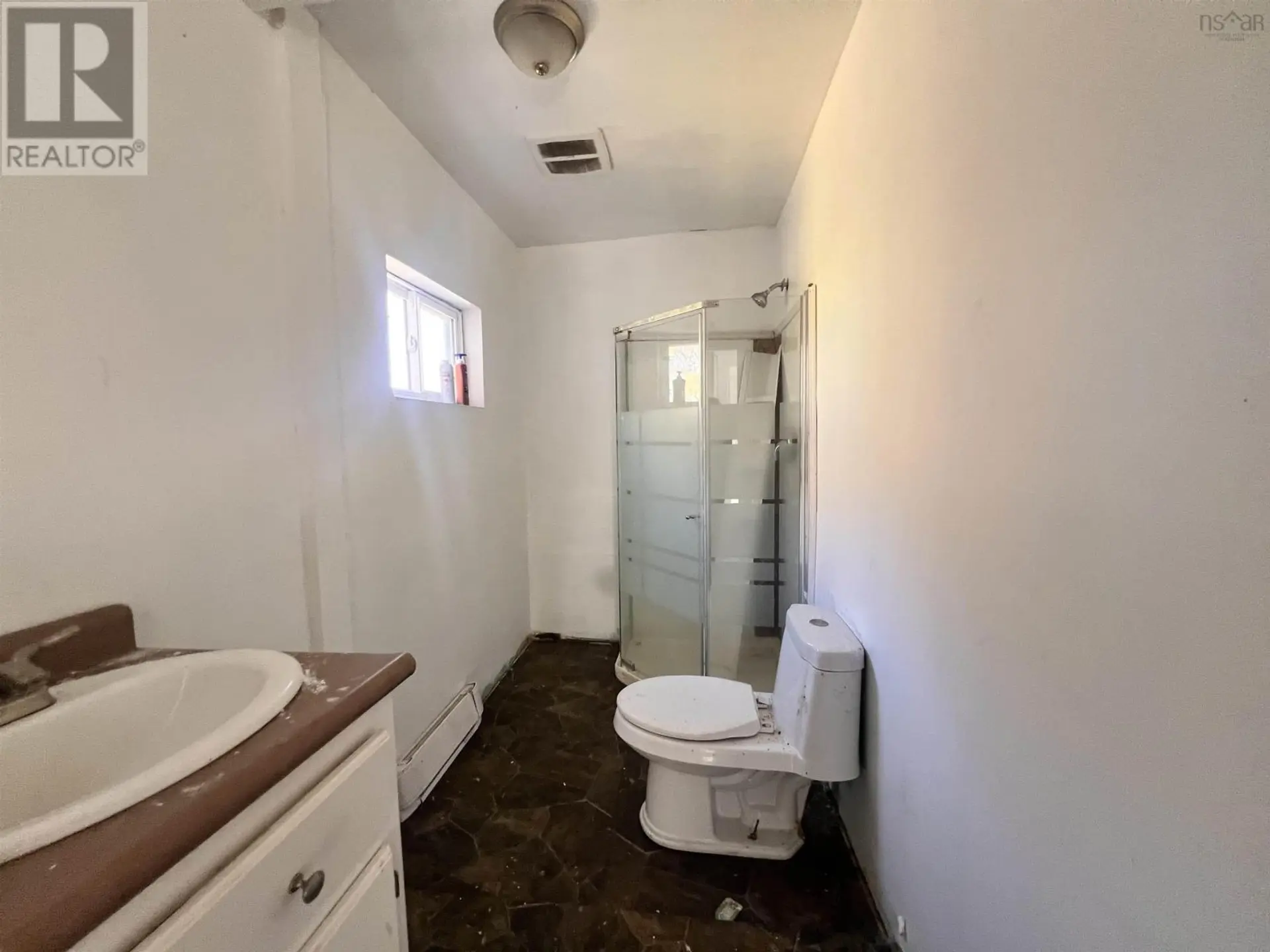 5 PENT LANE - Image 8