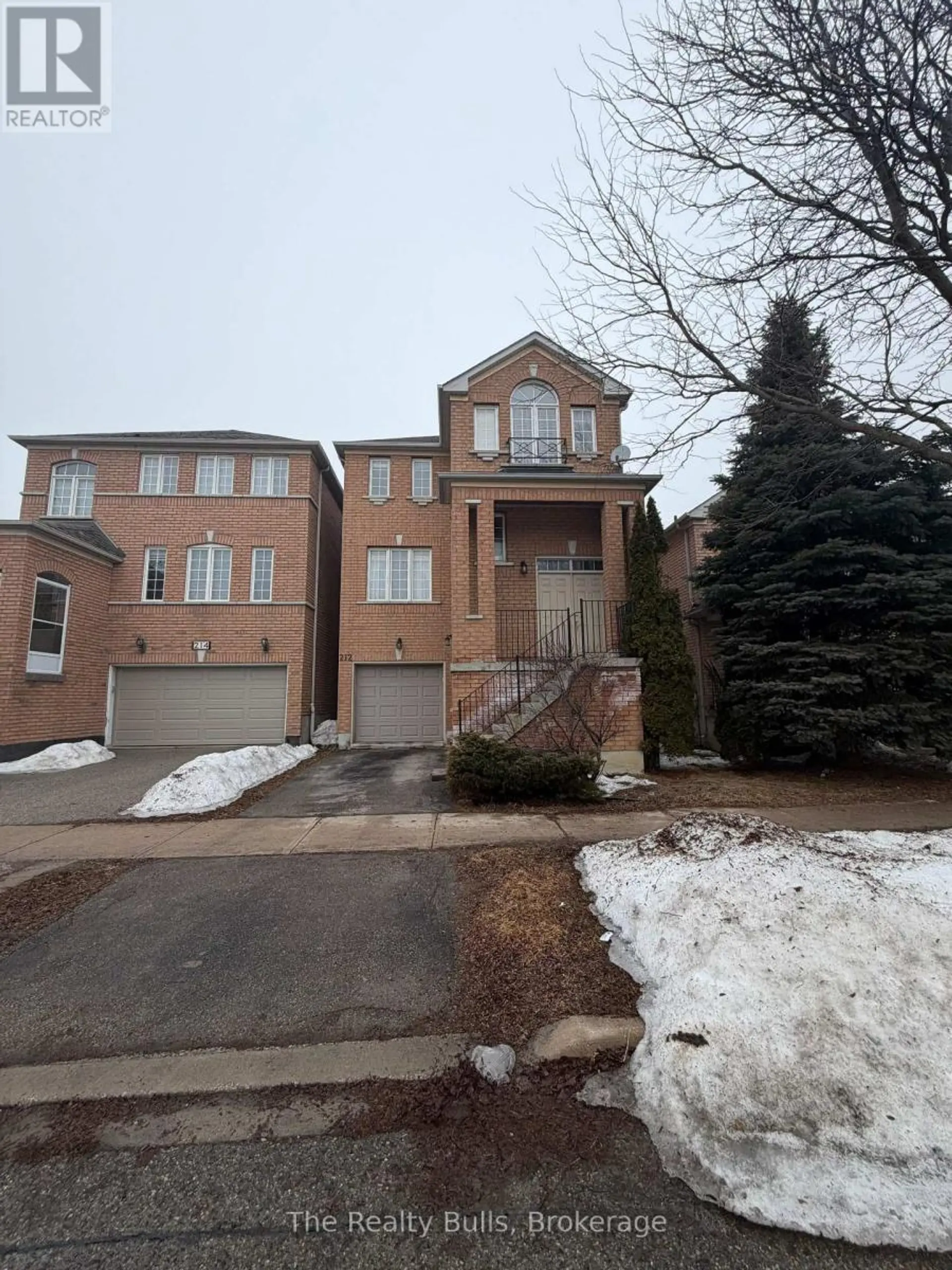 212 YELLOWOOD CIRCLE - Image 1