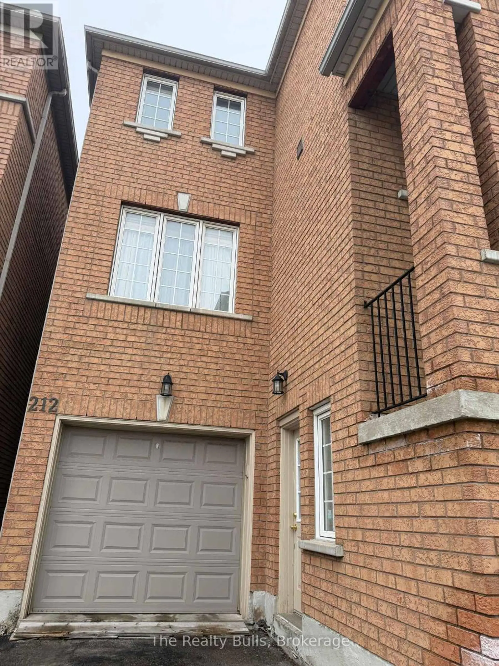 212 YELLOWOOD CIRCLE - Image 4