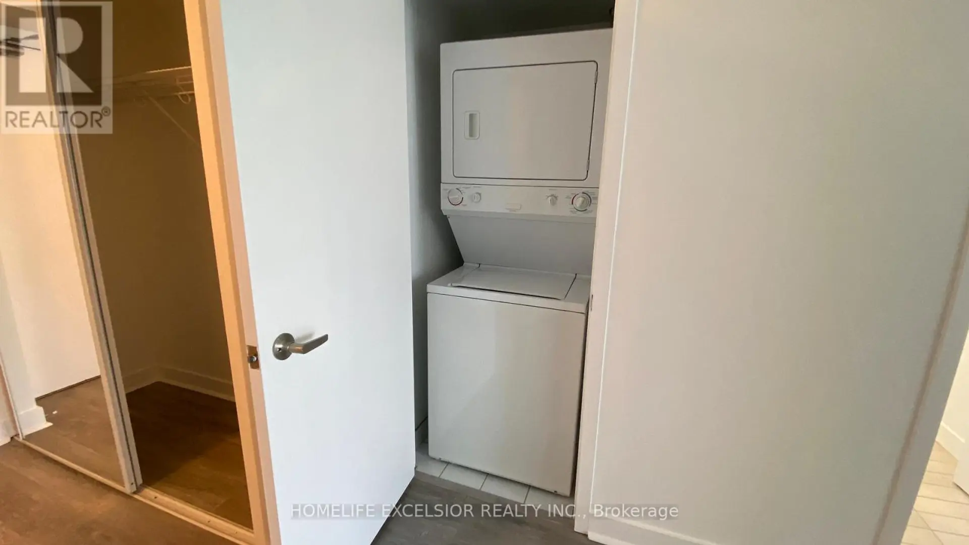 #3203 25 TELEGRAM MEWS - Image 9