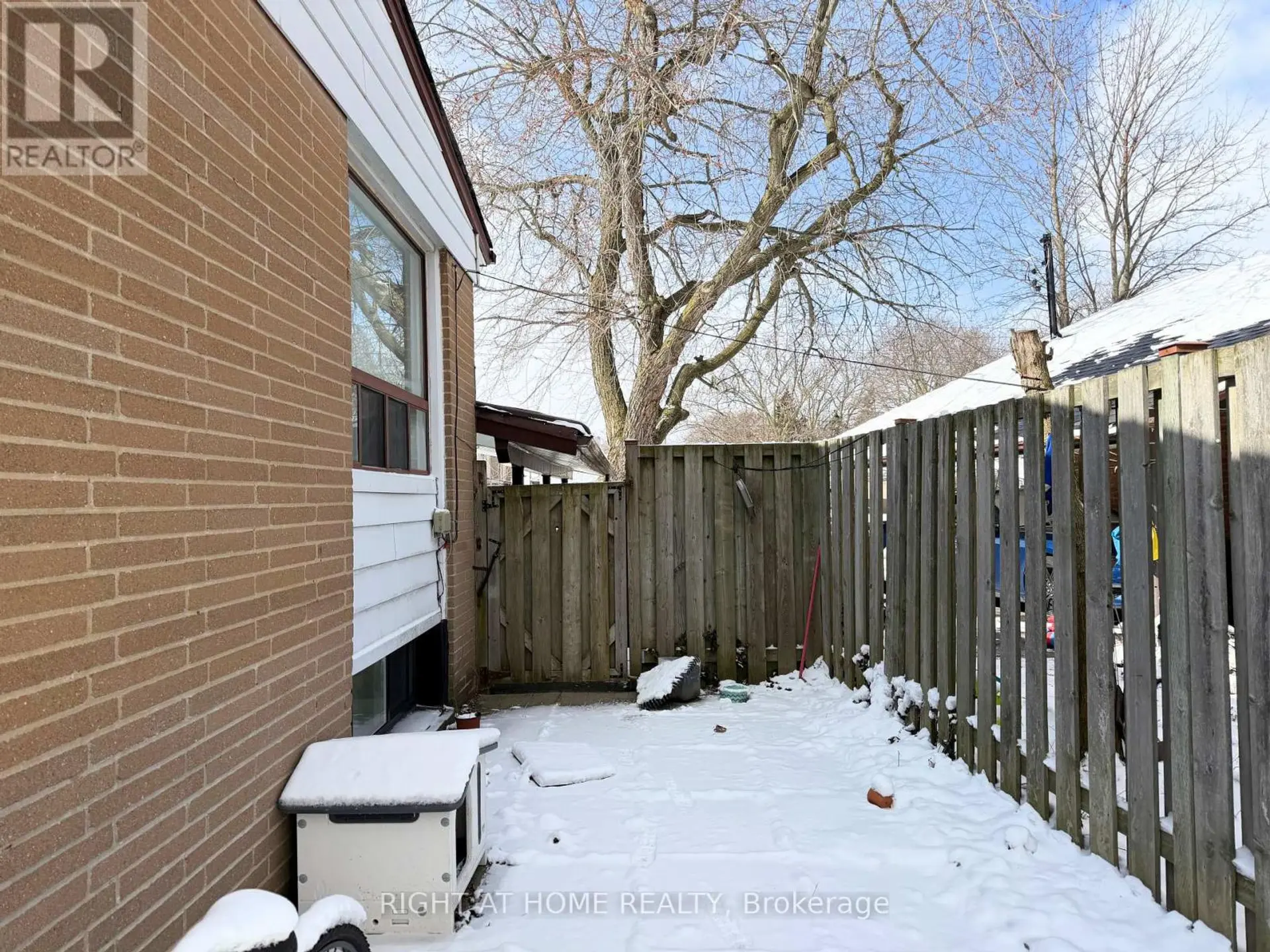 52 BONNECHERE CRESCENT - Image 4
