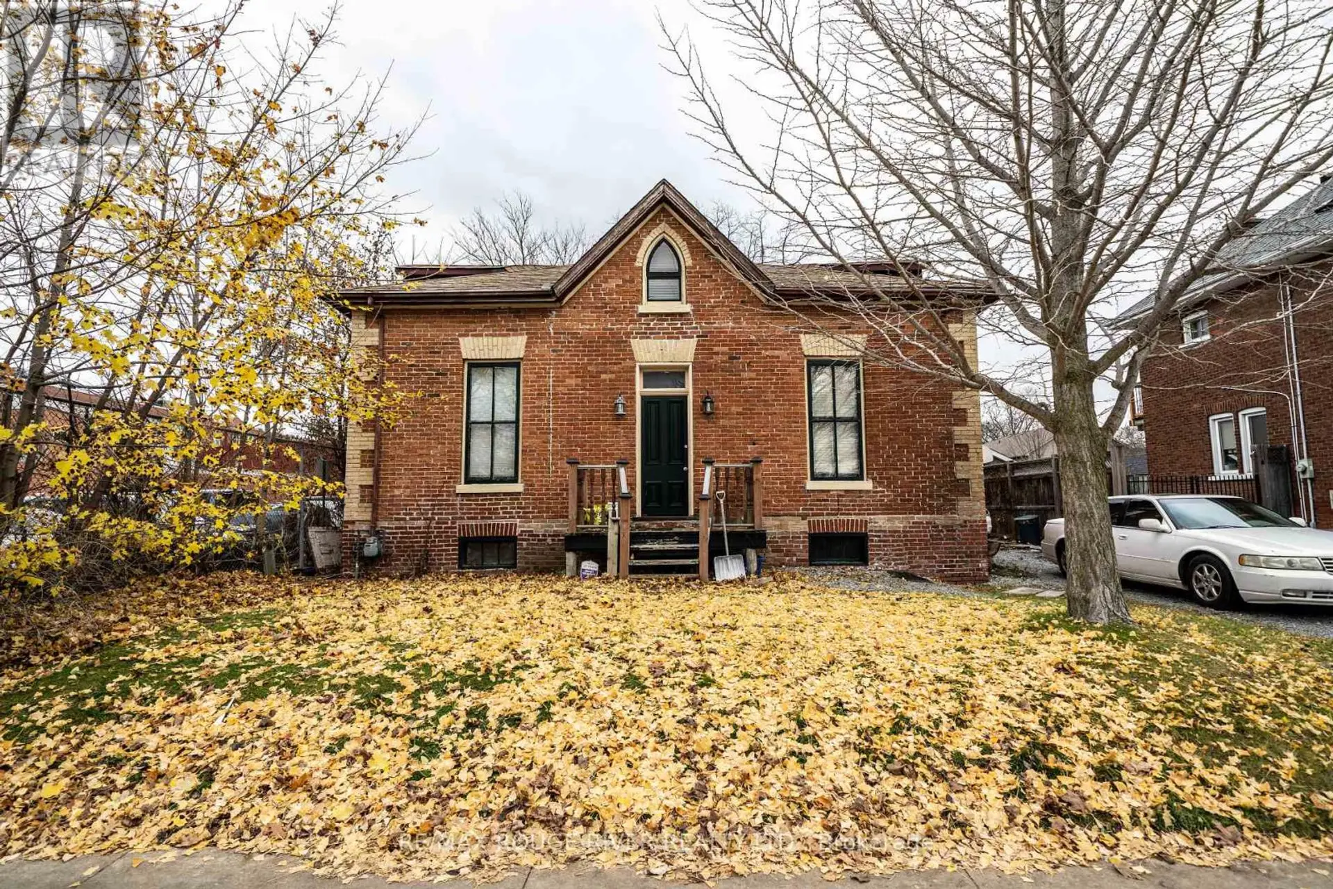 342 MARY STREET N - Image 1
