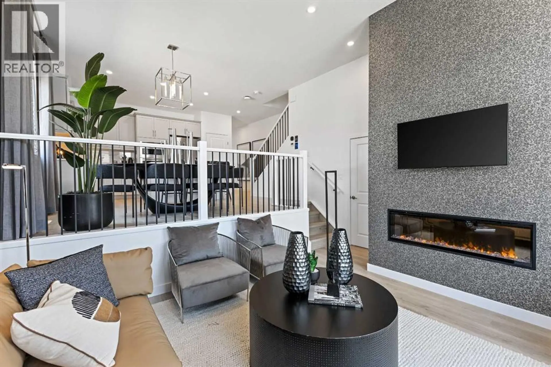 124 CORNER GLEN AVENUE NE - Image 1