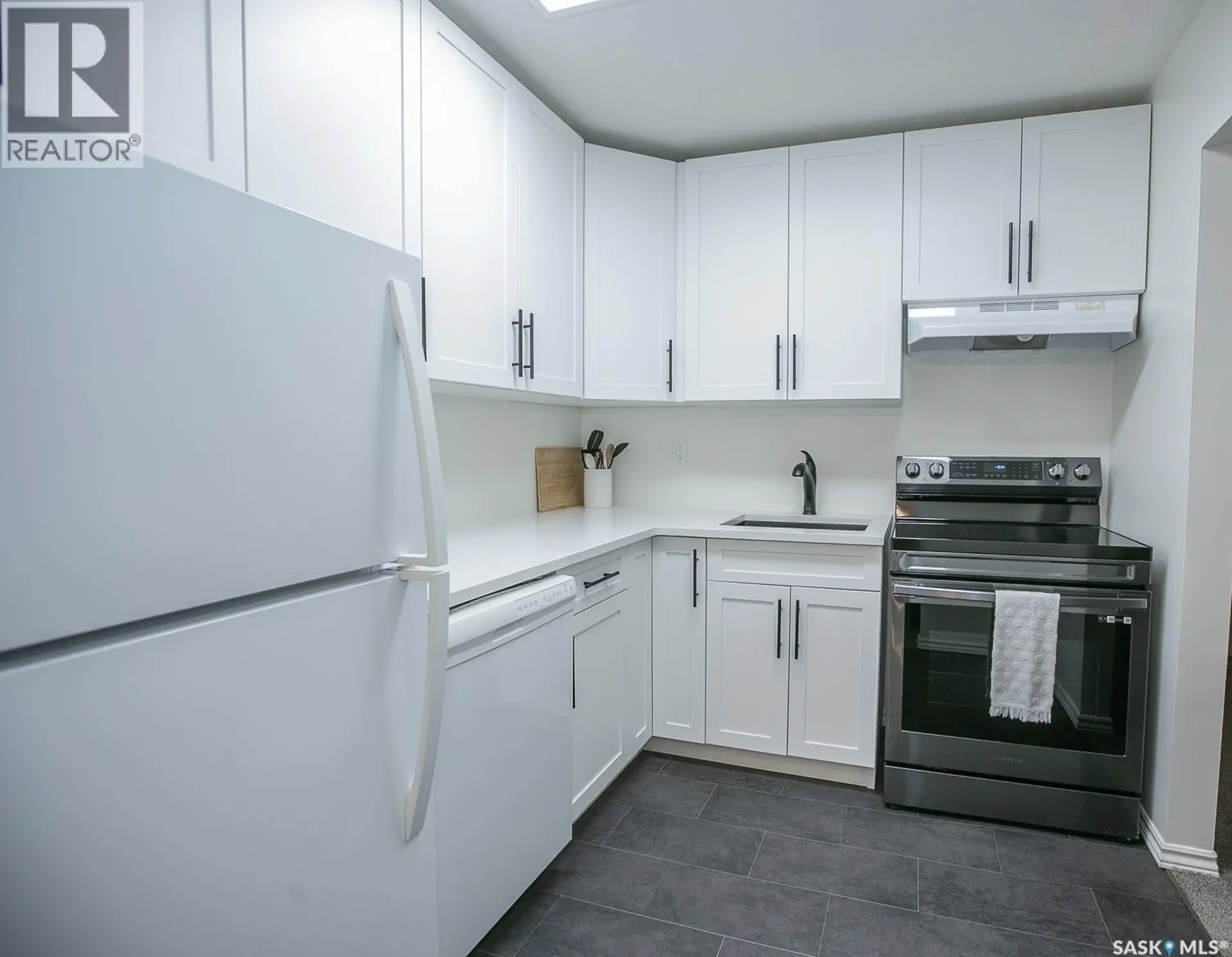 #A 22 NOLLET AVENUE - Image 2