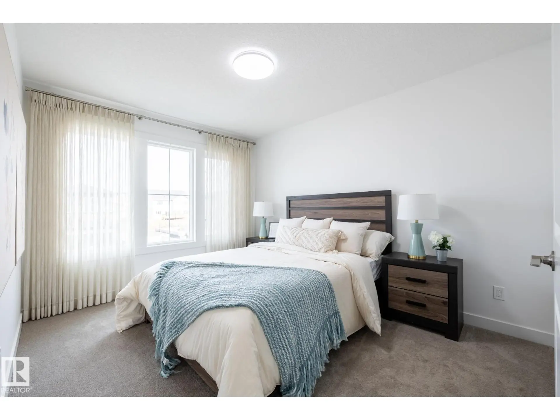 555 172 AV NE - Image 13