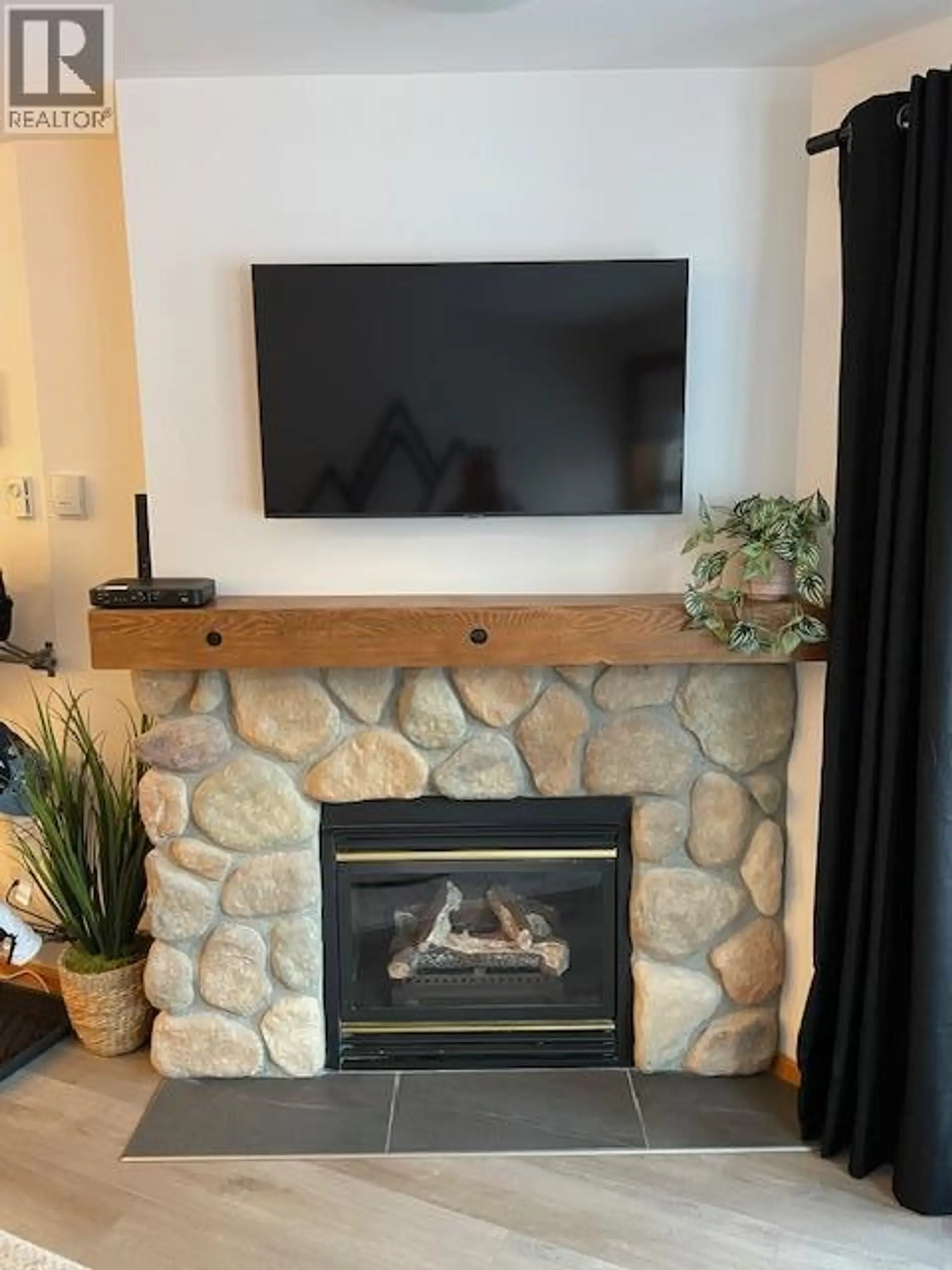 Property at #411 2060 SUMMIT DRIVE, Panorama, BC