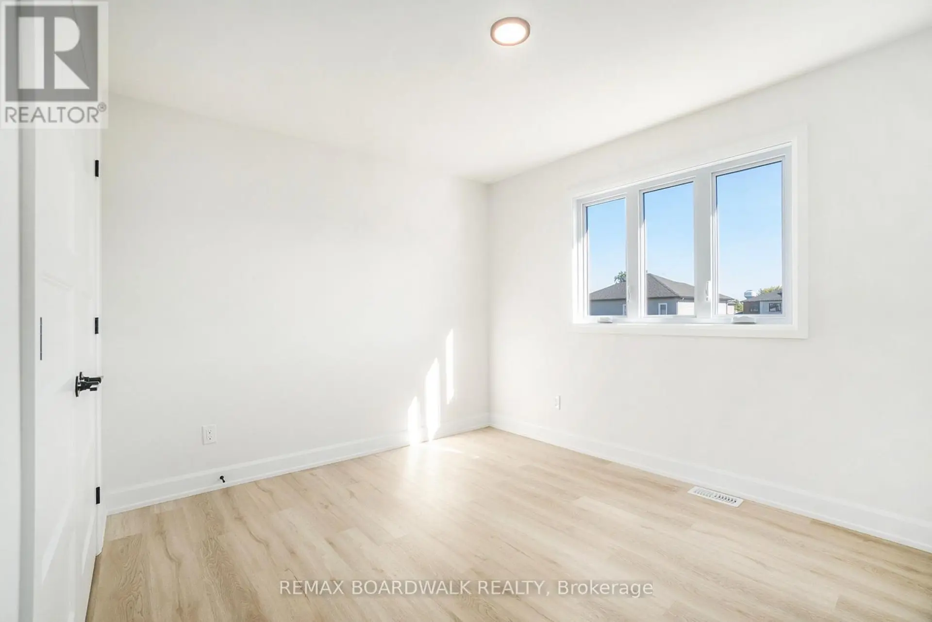619 GENEVA CRESCENT - Image 18