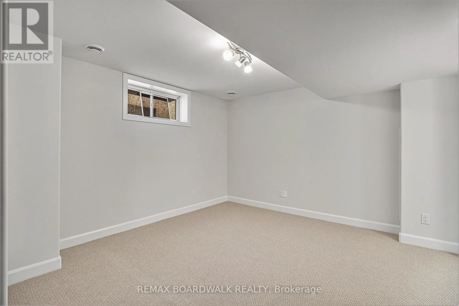 456 FALCON LANE - Image 13