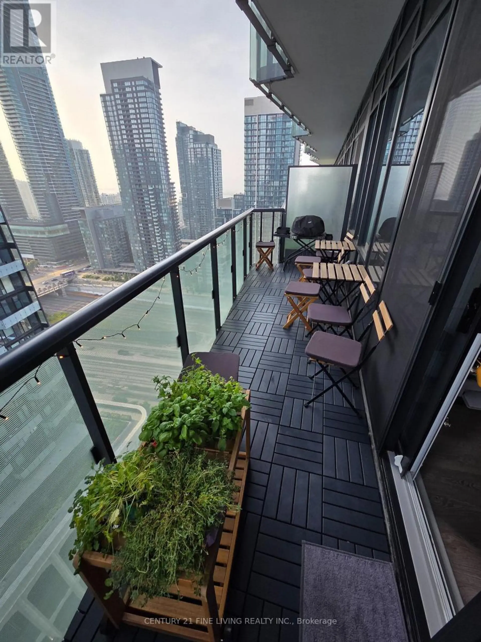 #PH10 480 FRONT STREET W - Image 12