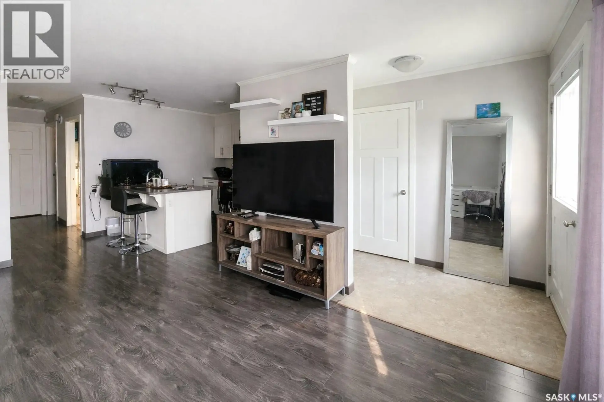 #237 322 Lewin WAY - Image 1