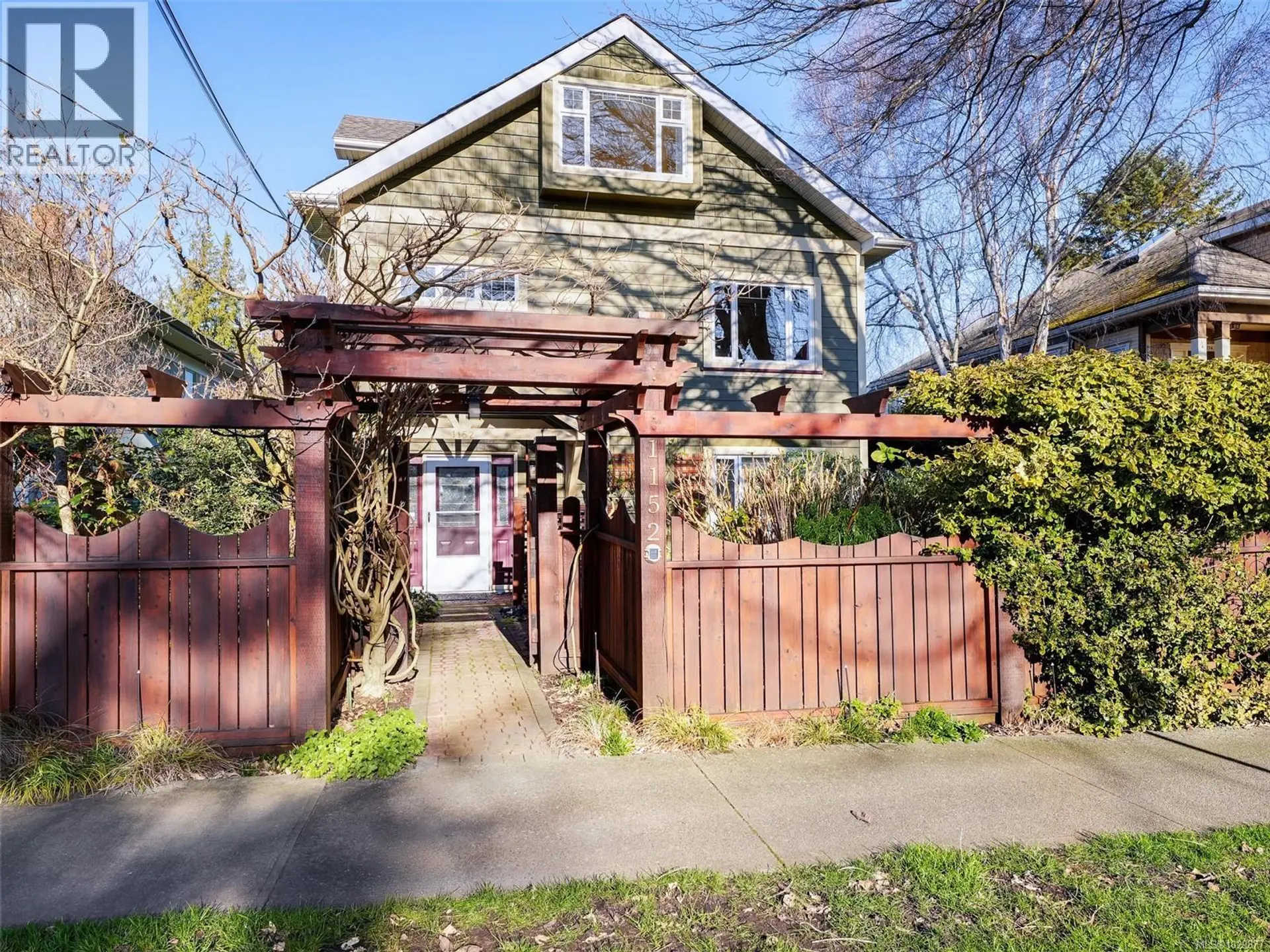 Property at 1152 Chapman St, Victoria, BC