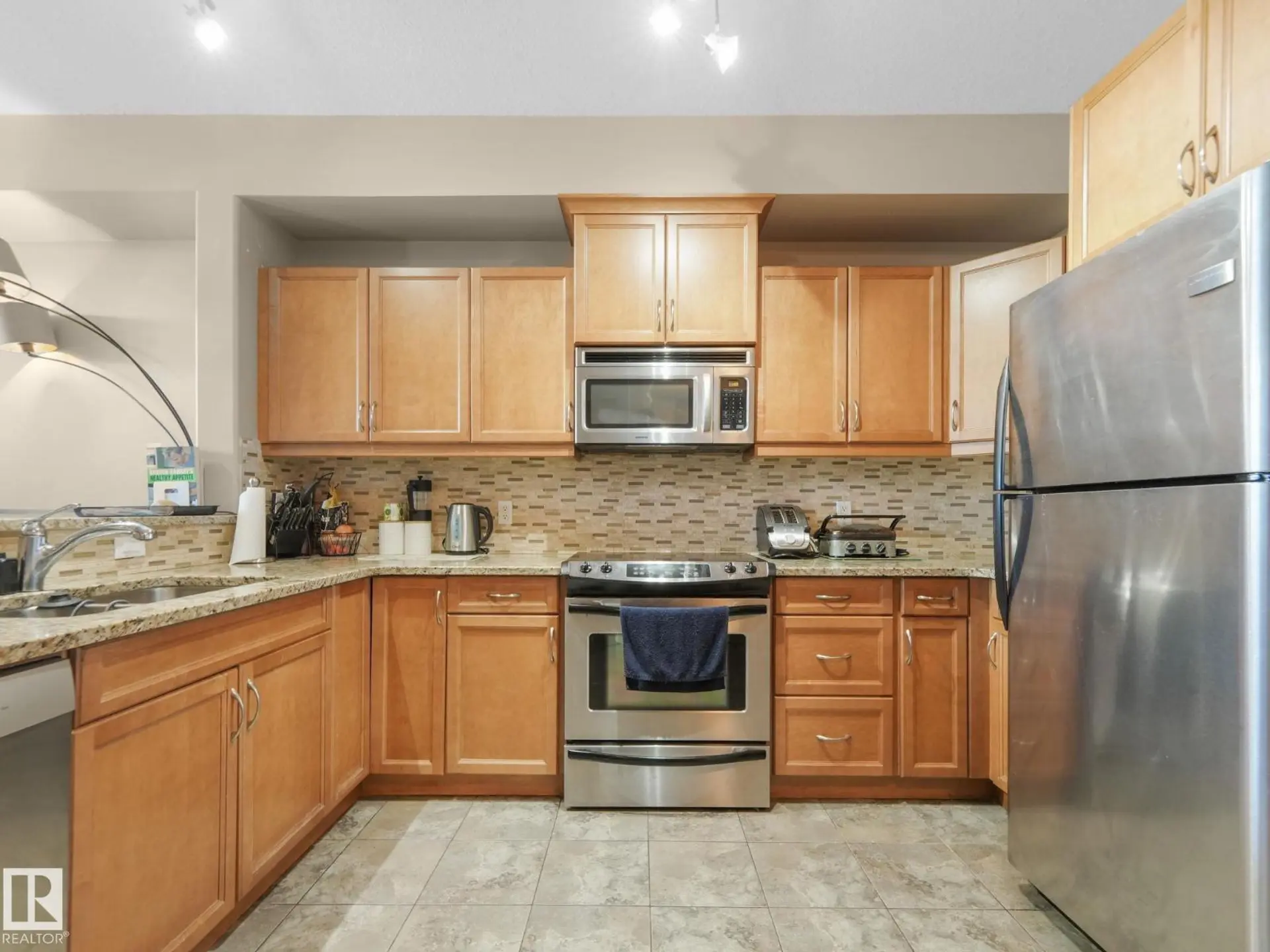 #412 12408 15 AV SW - Image 3