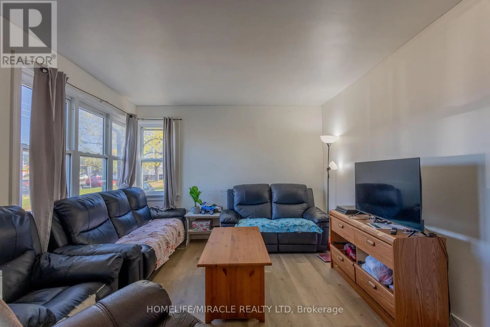437 CLARKE ROAD - Image 2