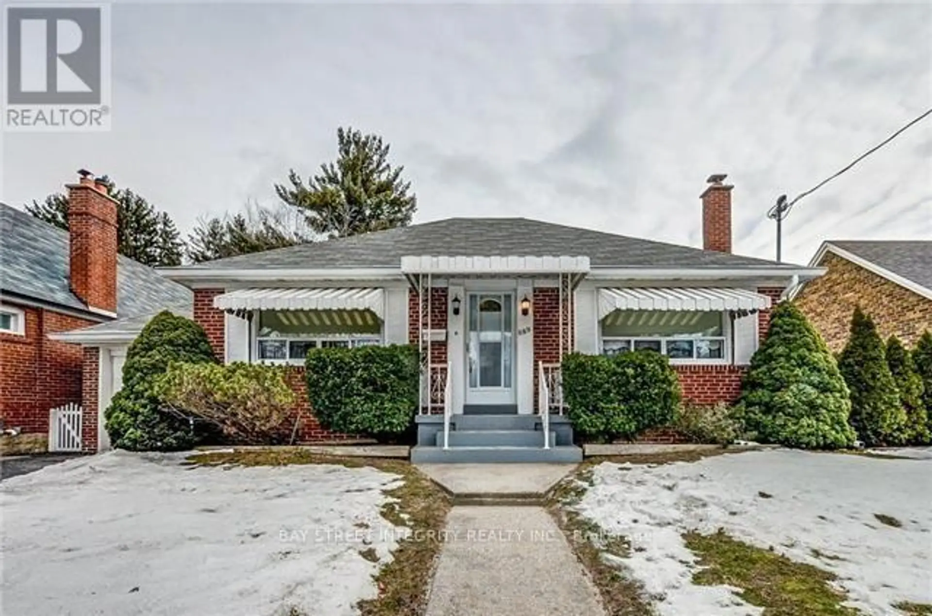 889 ROYAL YORK ROAD - Image 1