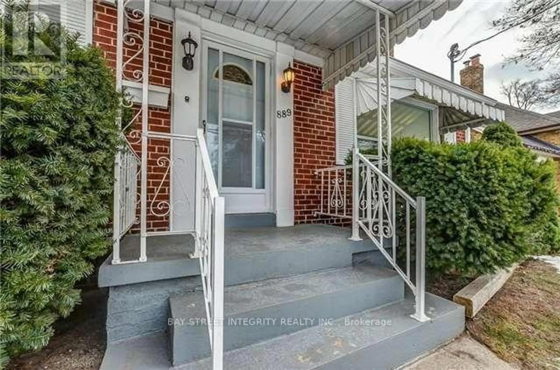 889 ROYAL YORK ROAD - Image 2
