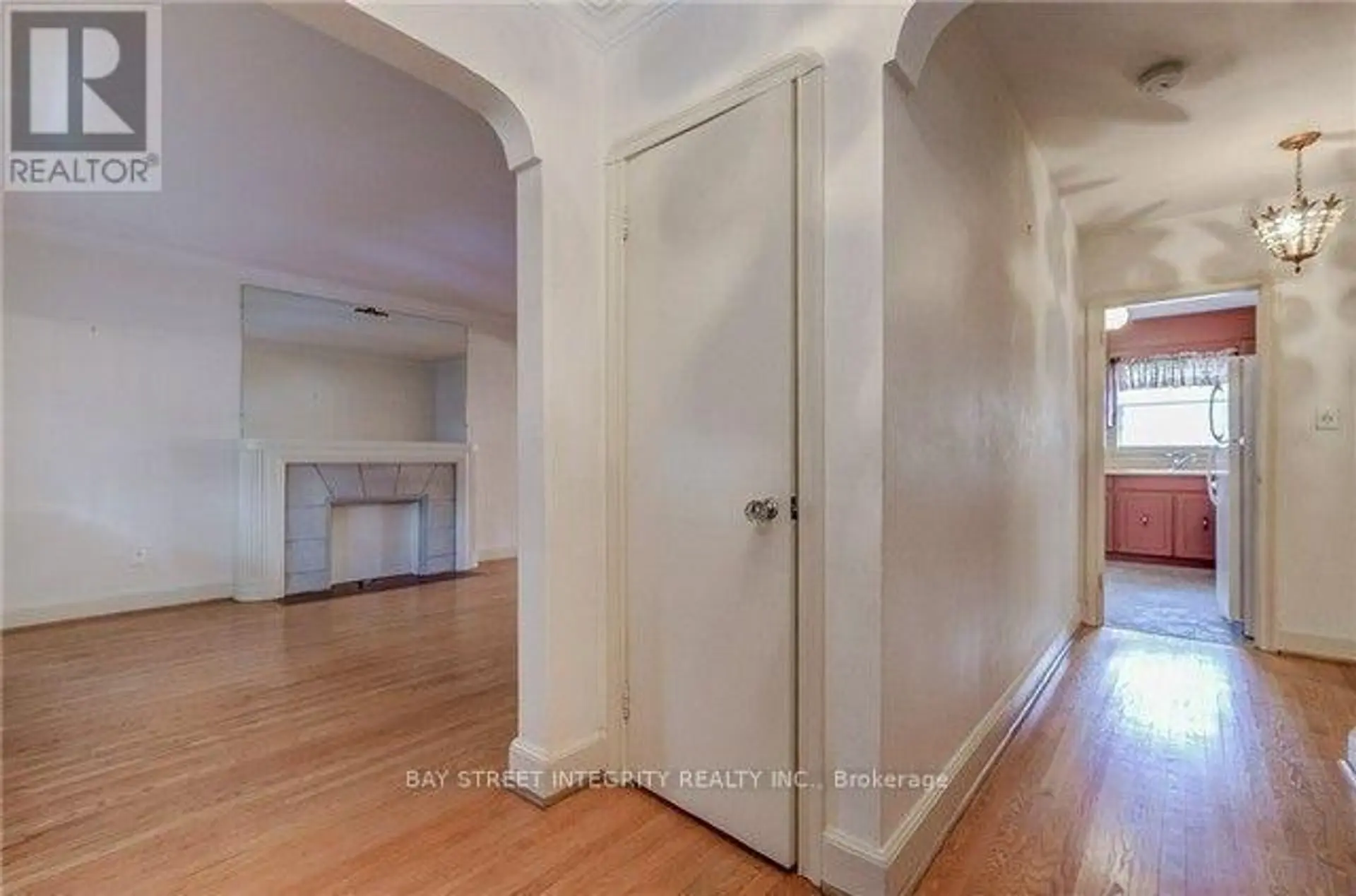 889 ROYAL YORK ROAD - Image 4