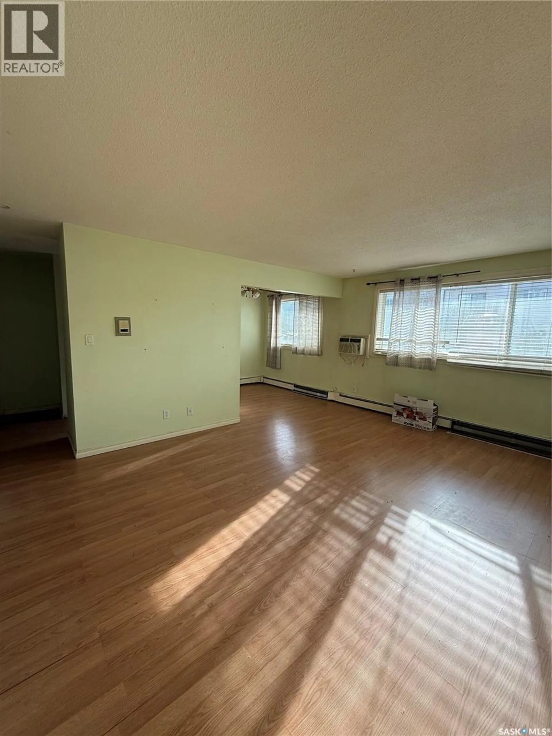 #22 26 SHAW STREET - Image 2
