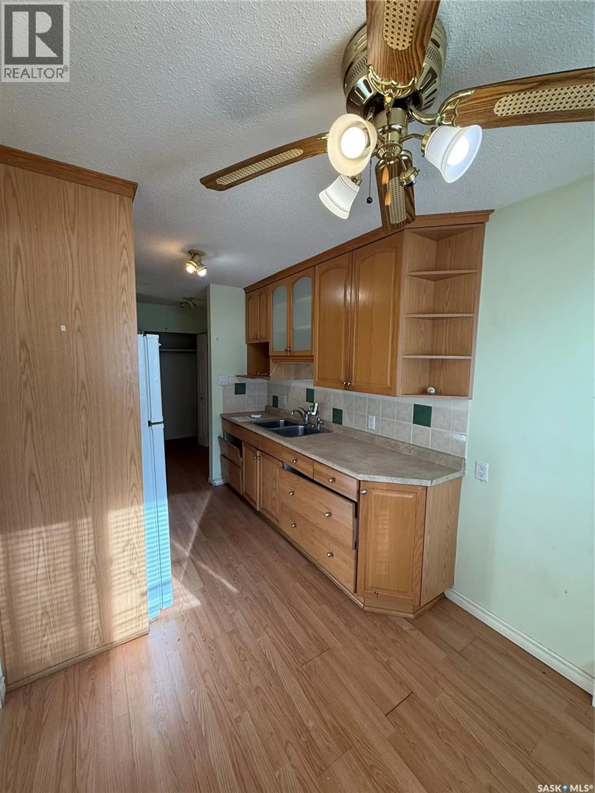 #22 26 SHAW STREET - Image 3