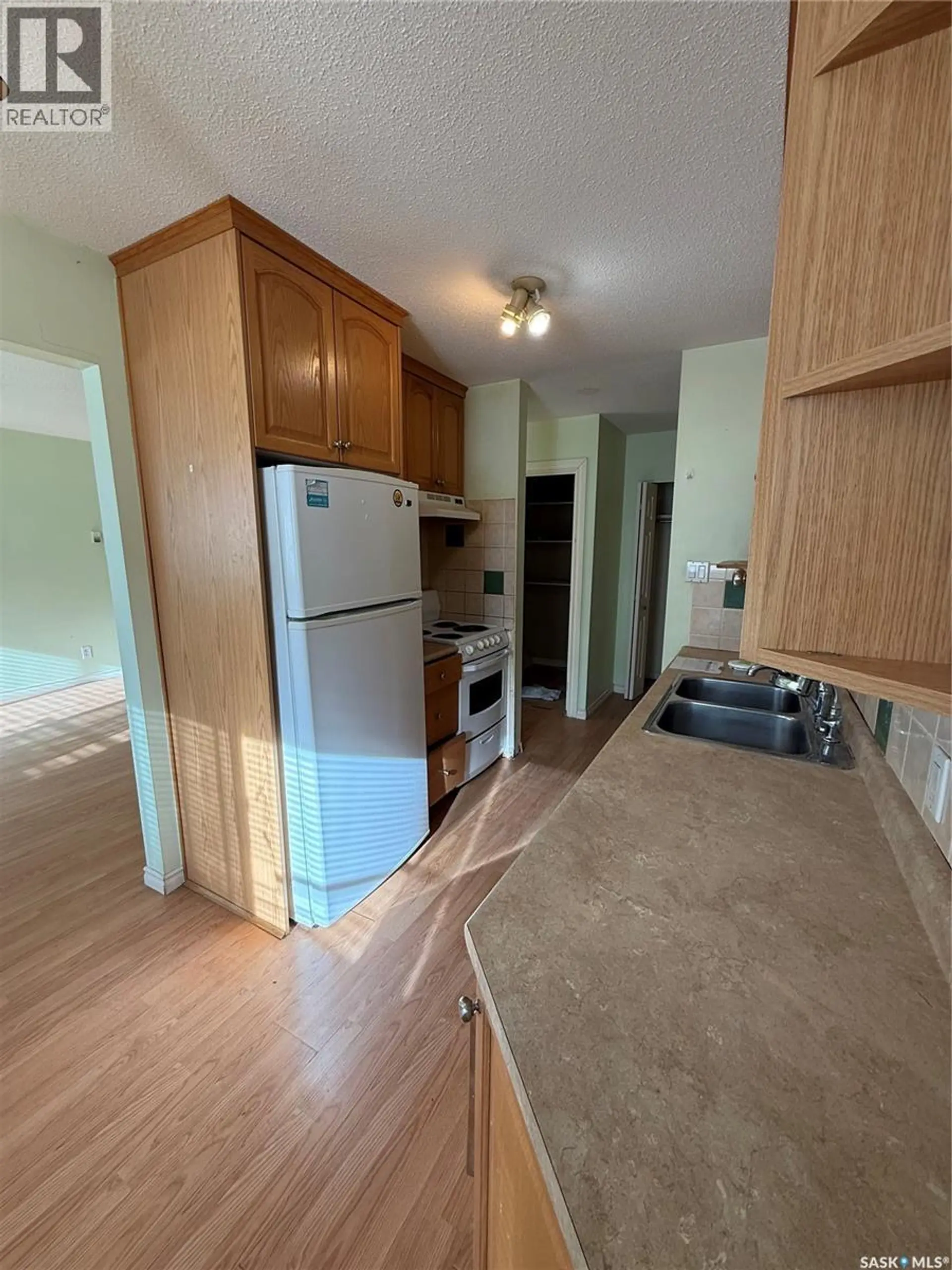 #22 26 SHAW STREET - Image 4