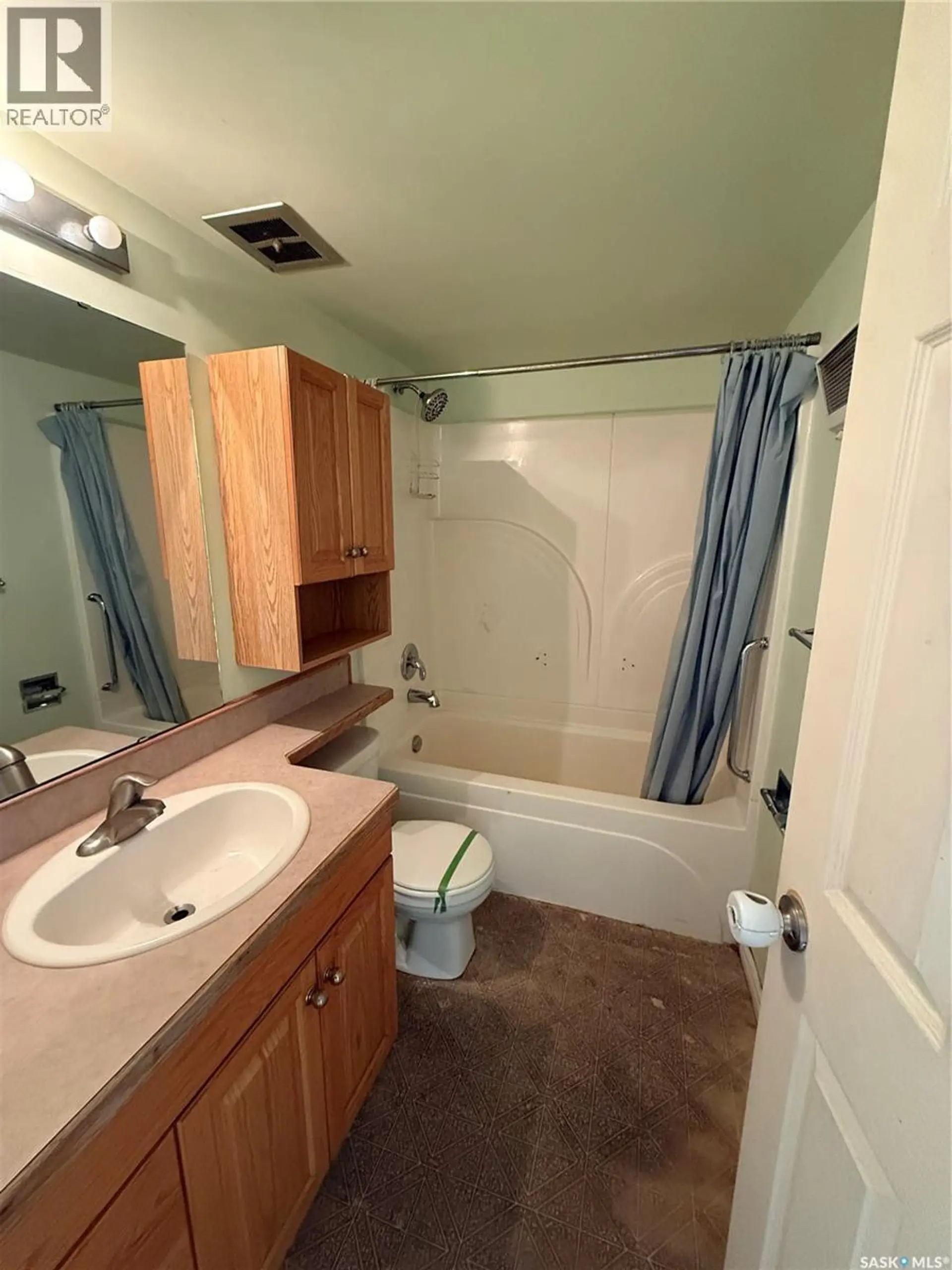 #22 26 SHAW STREET - Image 7
