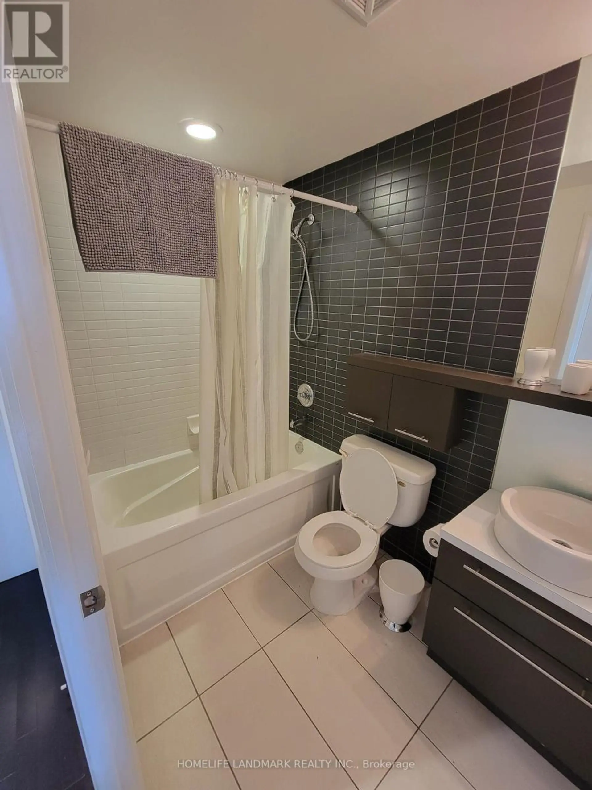 #2708 21 CARLTON STREET - Image 3