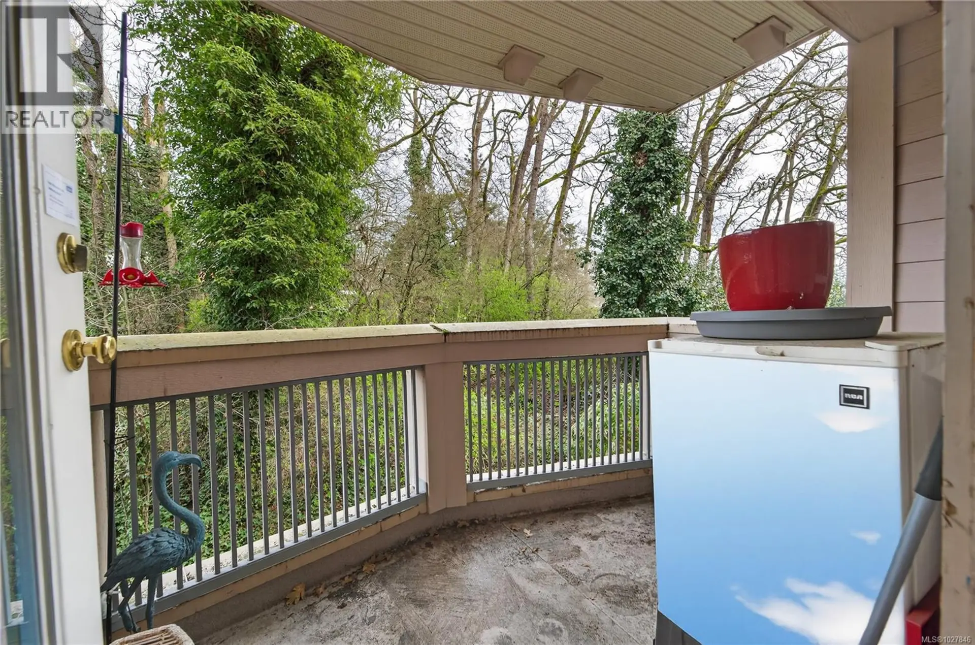 Property at #204 799 BLACKBERRY RD, Saanich, BC