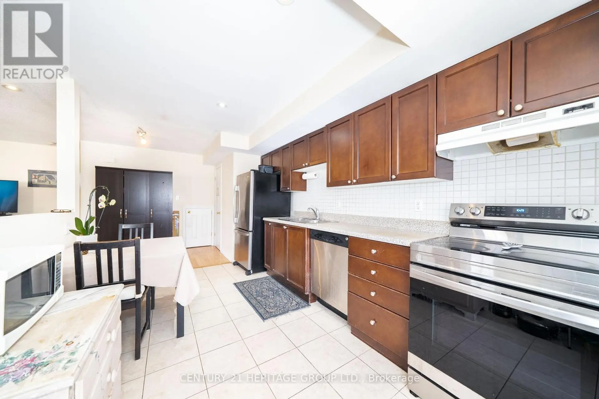 #301 64 SIDNEY BELSEY CRESCENT - Image 4