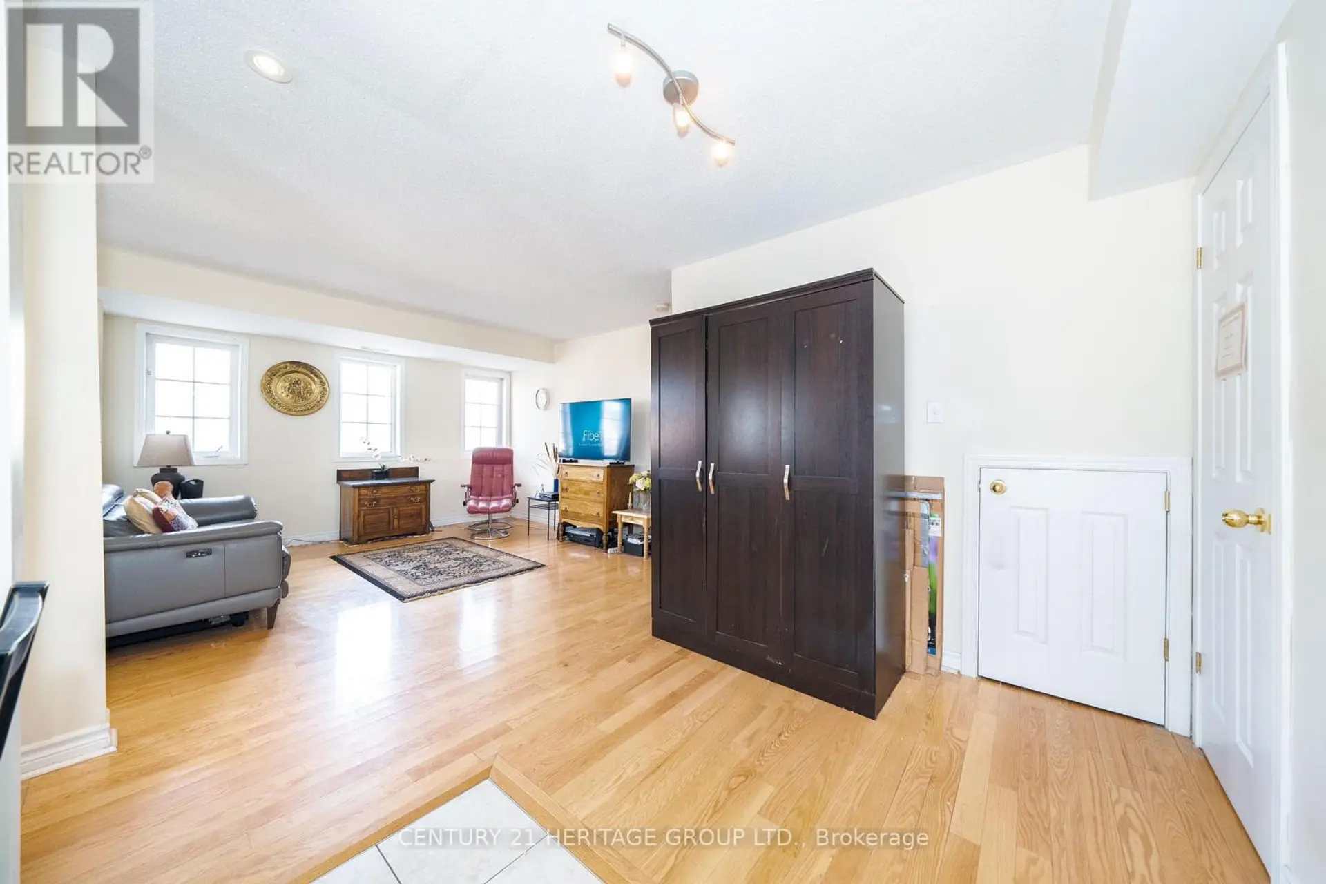 #301 64 SIDNEY BELSEY CRESCENT - Image 9