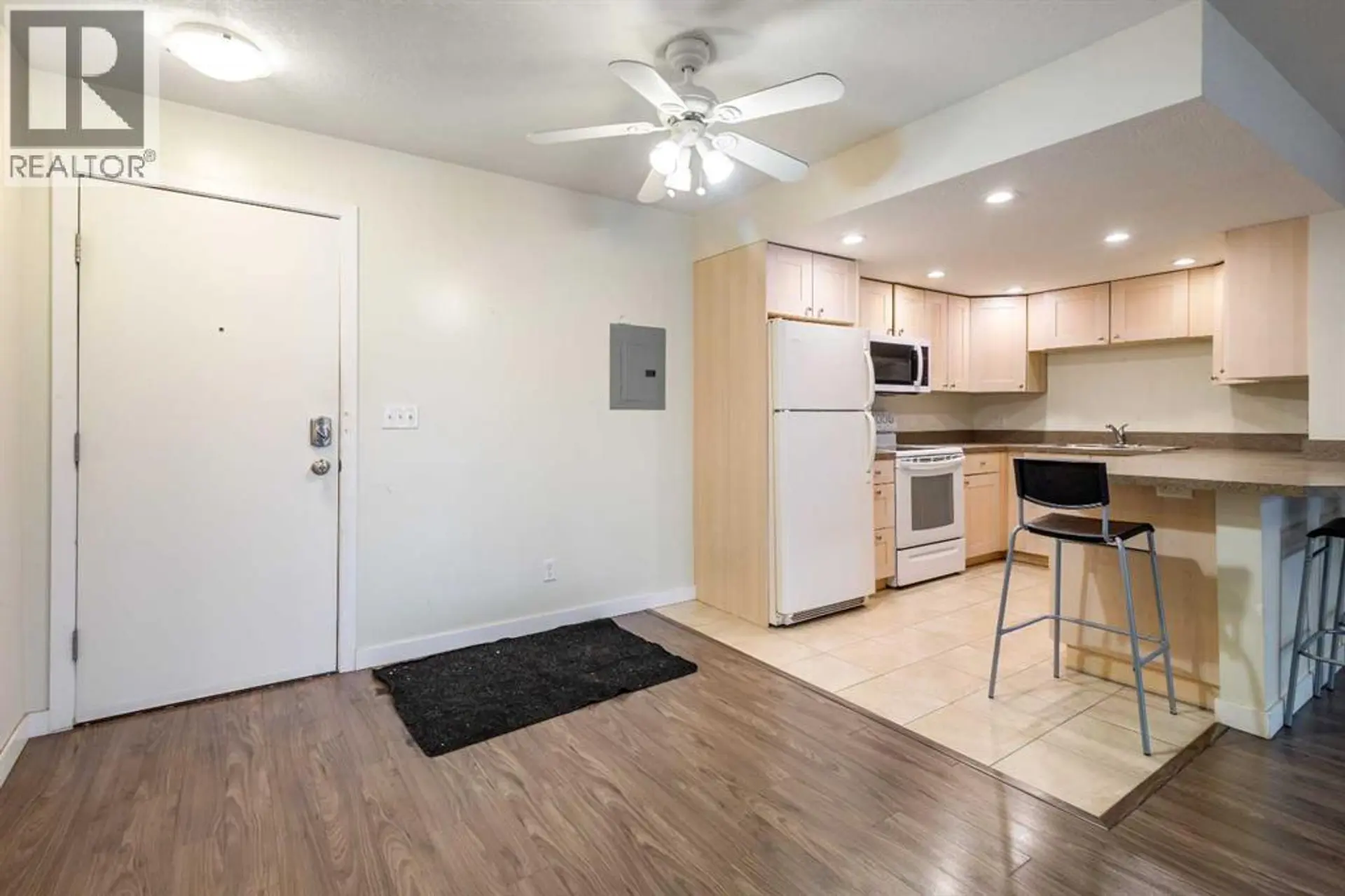 #101 3747 42 Street NW - Image 4
