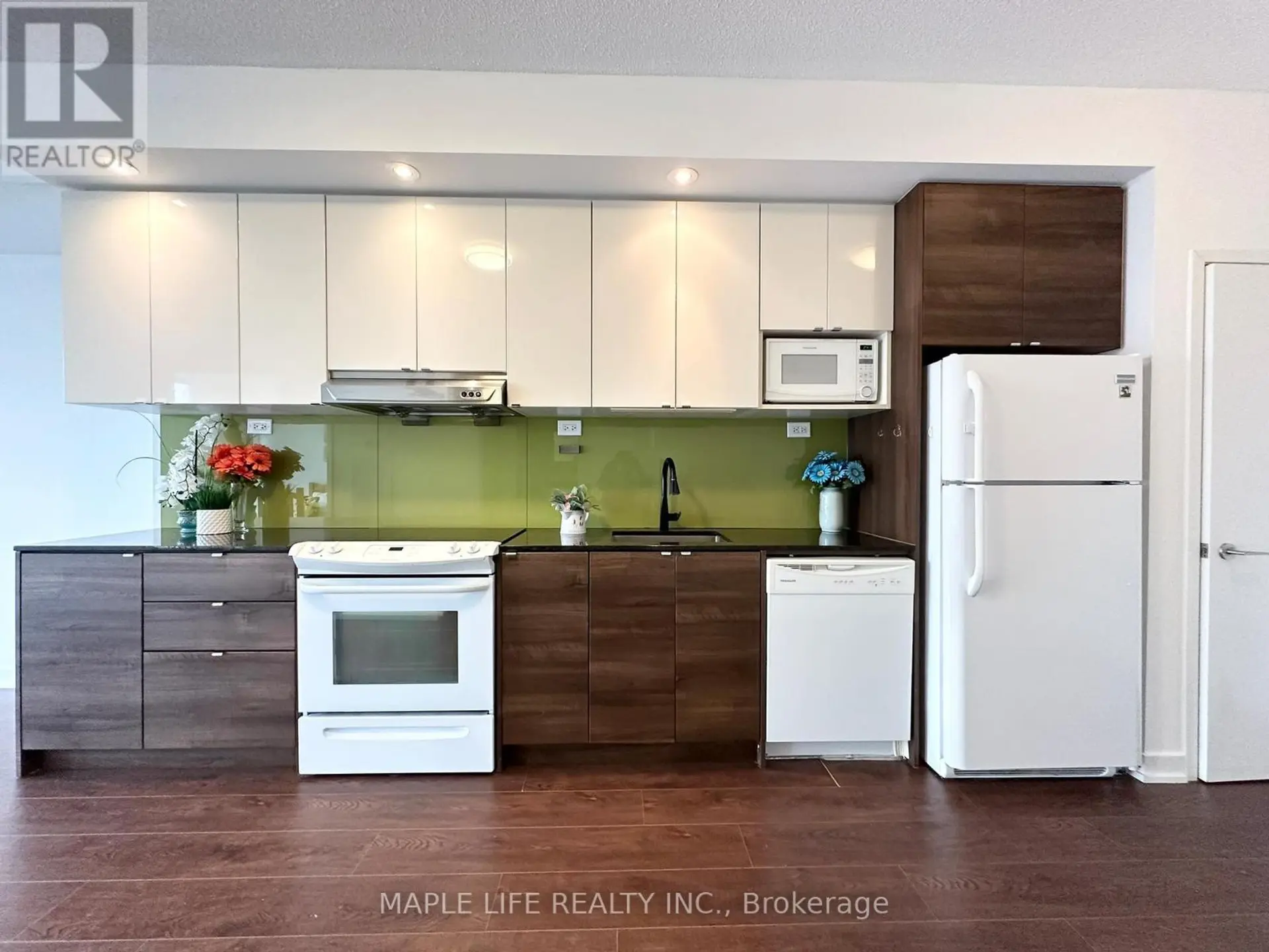 #2502 121 MCMAHON DRIVE - Image 4