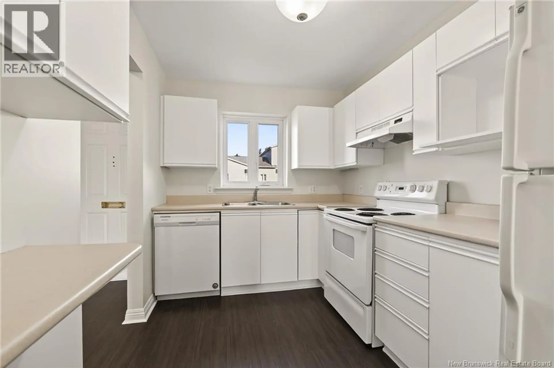 #18 84 Seaman Street - Image 6