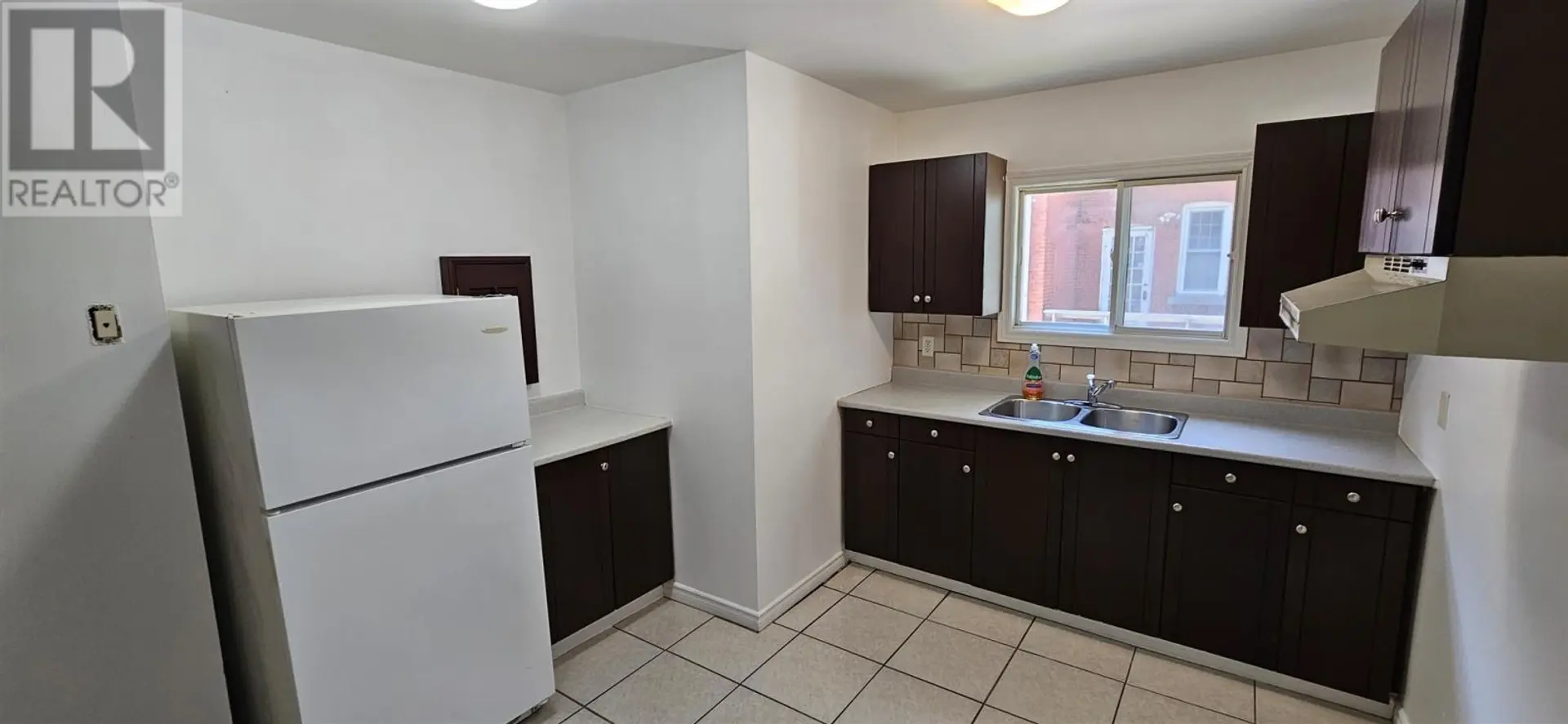 634 WELLINGTON ST - Image 2