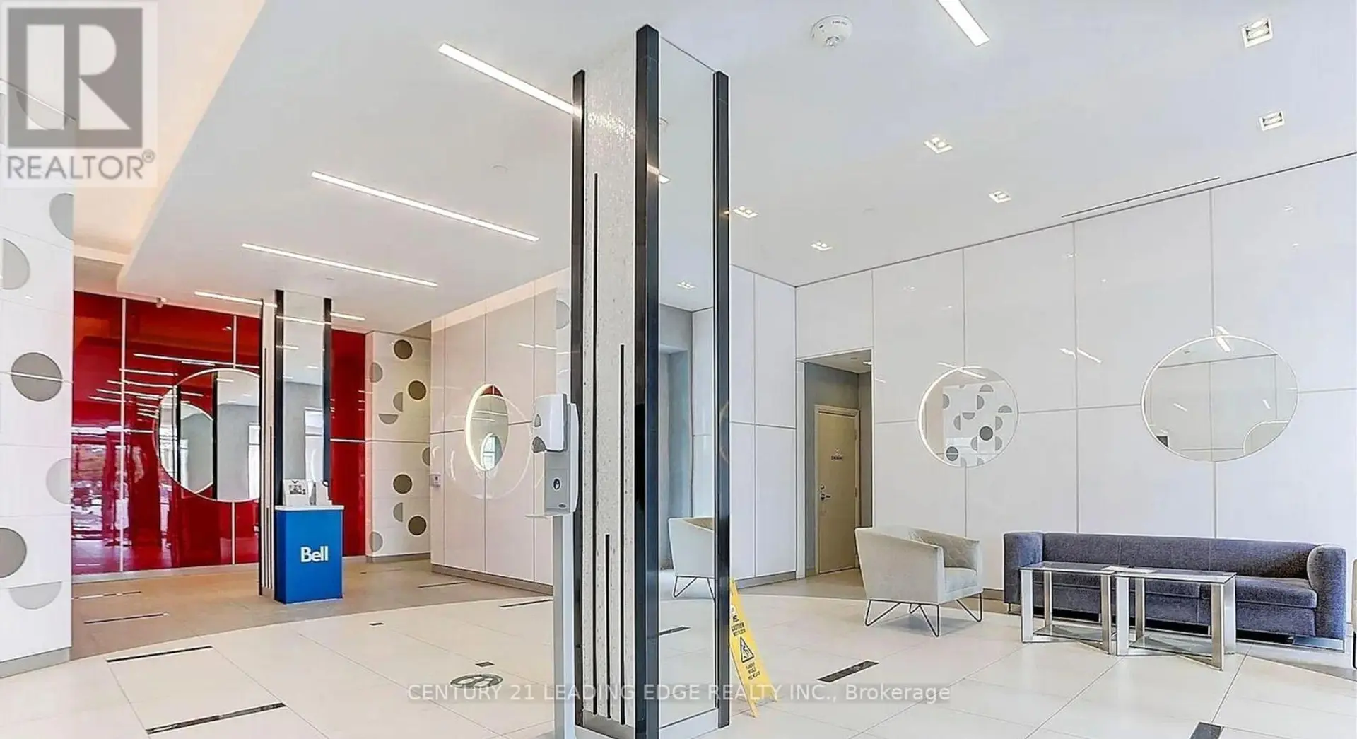 #711 30 MEADOWGLEN PLACE - Image 3