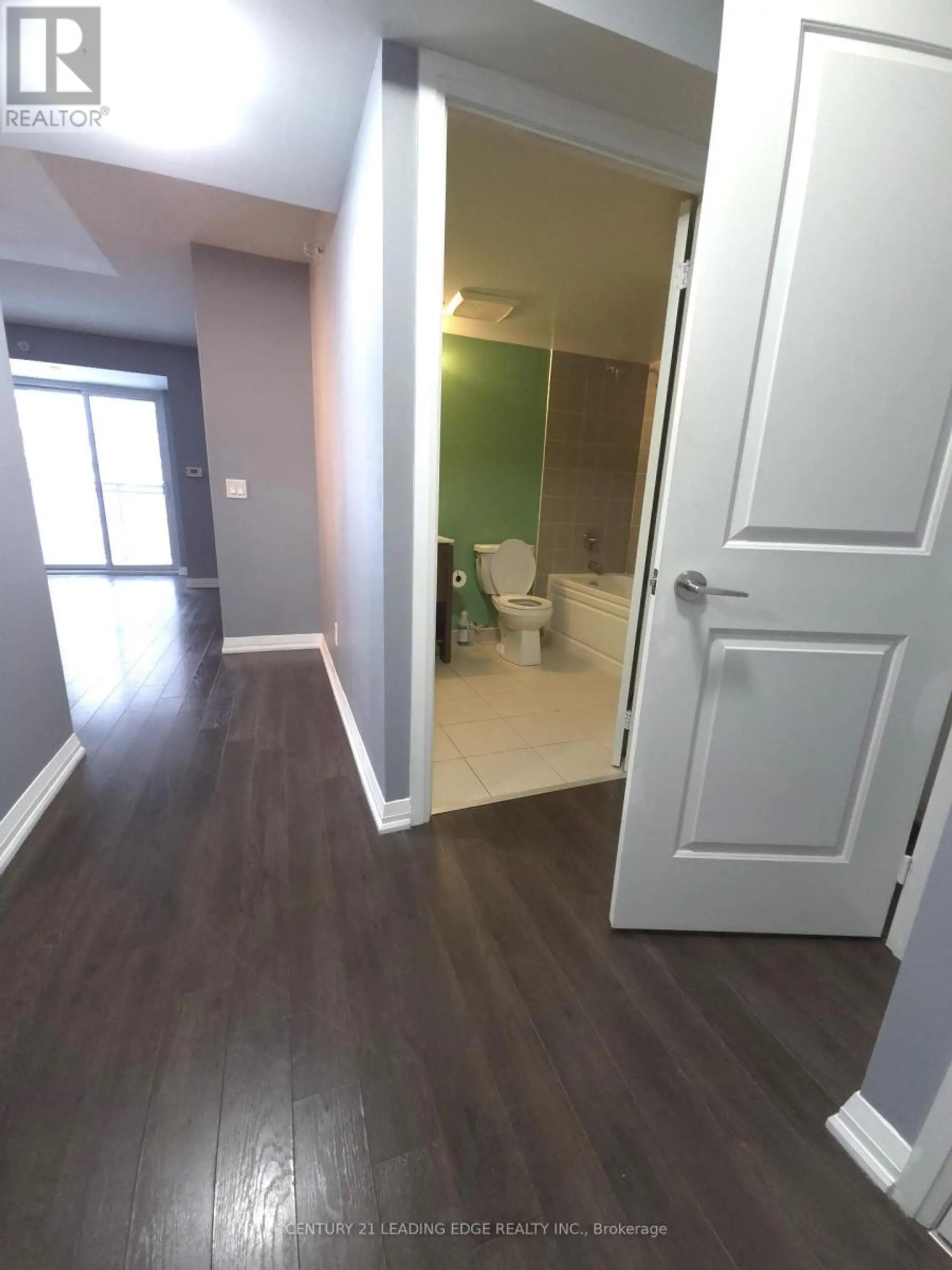 #711 30 MEADOWGLEN PLACE - Image 6