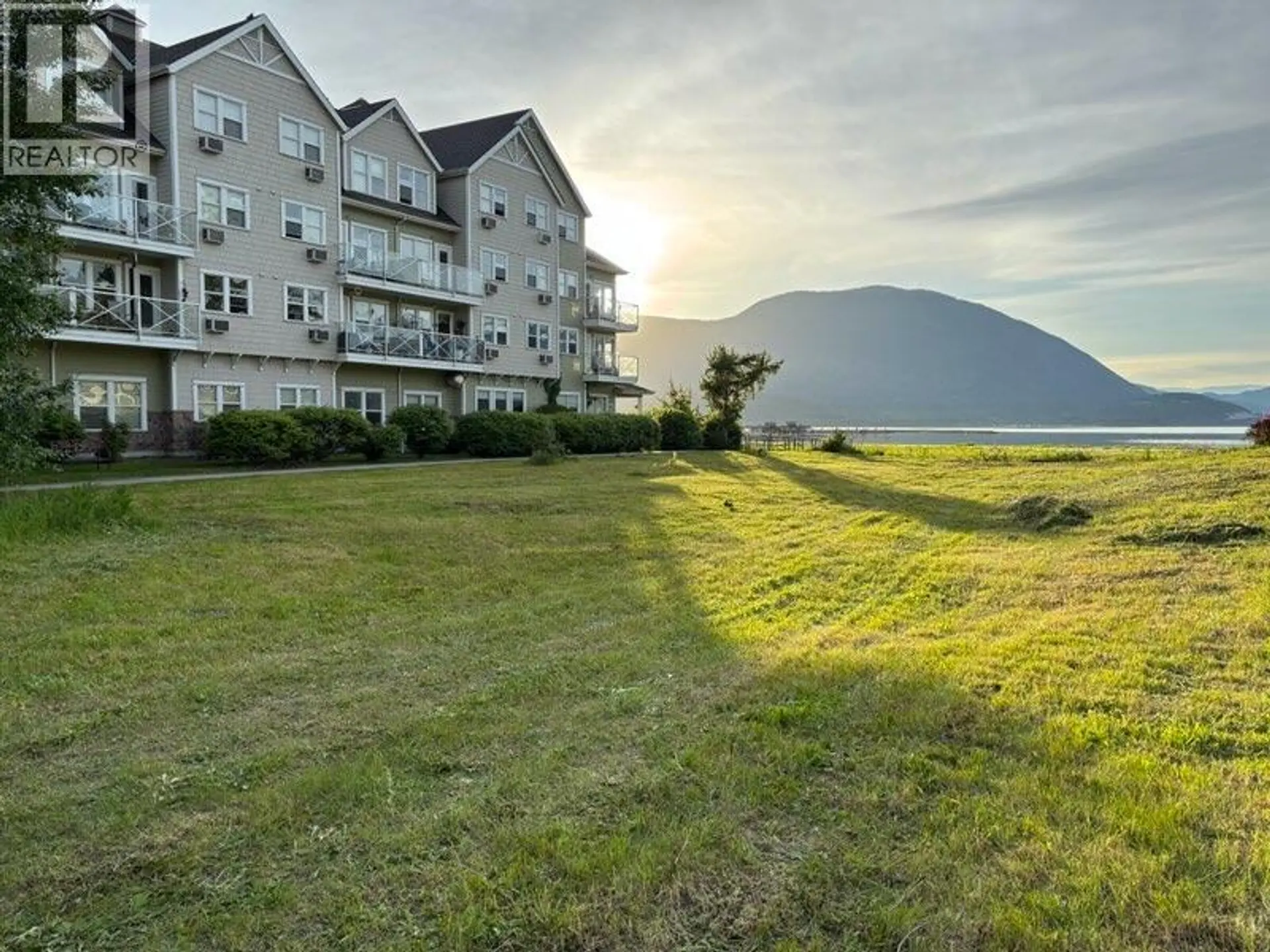 Property at 721 HARBOURFRONT DRIVE NE, Salmon Arm, BC