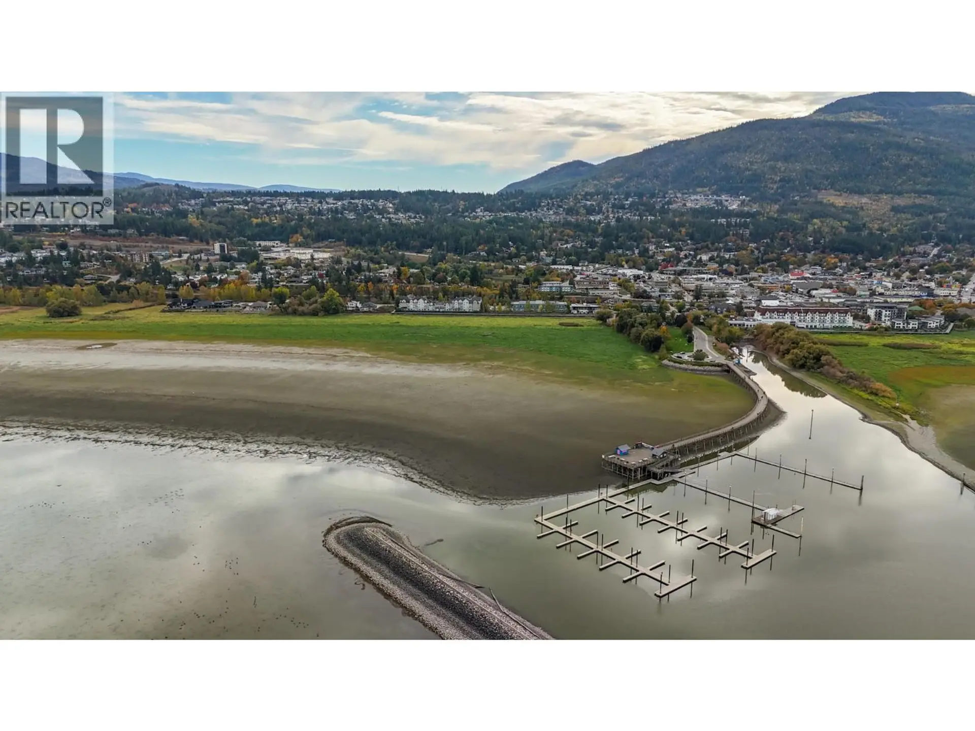 Property at 721 HARBOURFRONT DRIVE NE, Salmon Arm, BC