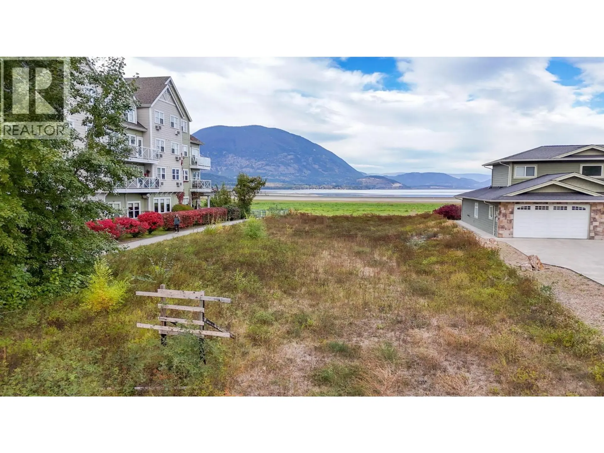 Property at 721 HARBOURFRONT DRIVE NE, Salmon Arm, BC