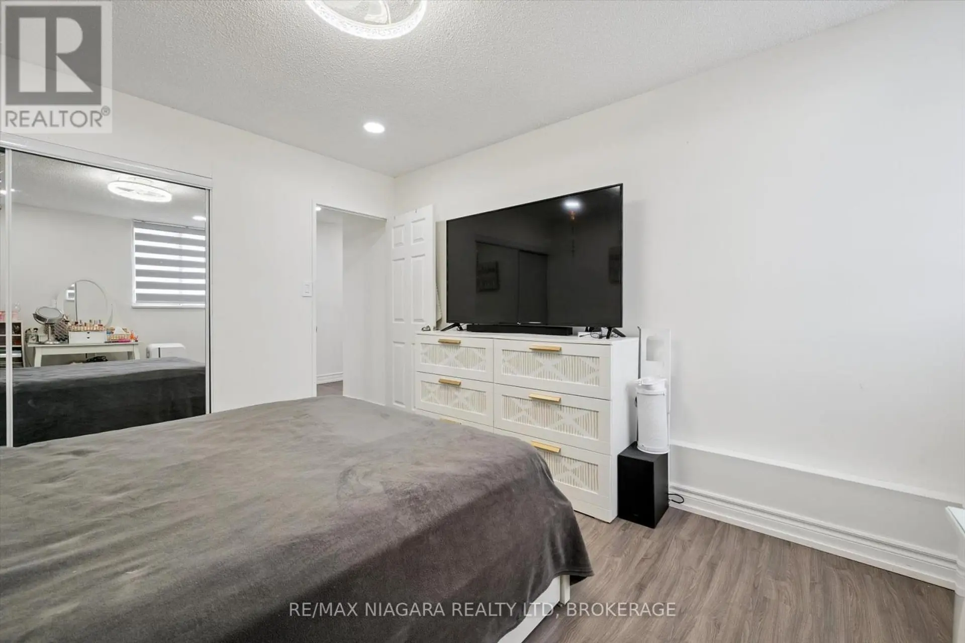 #2306 340 DIXON ROAD - Image 14