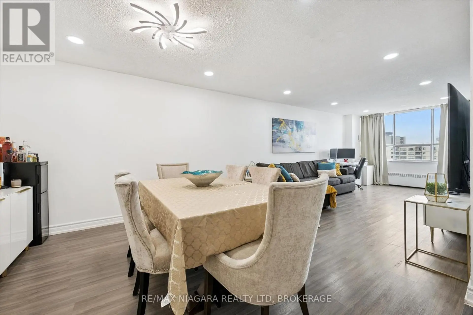 #2306 340 DIXON ROAD - Image 4