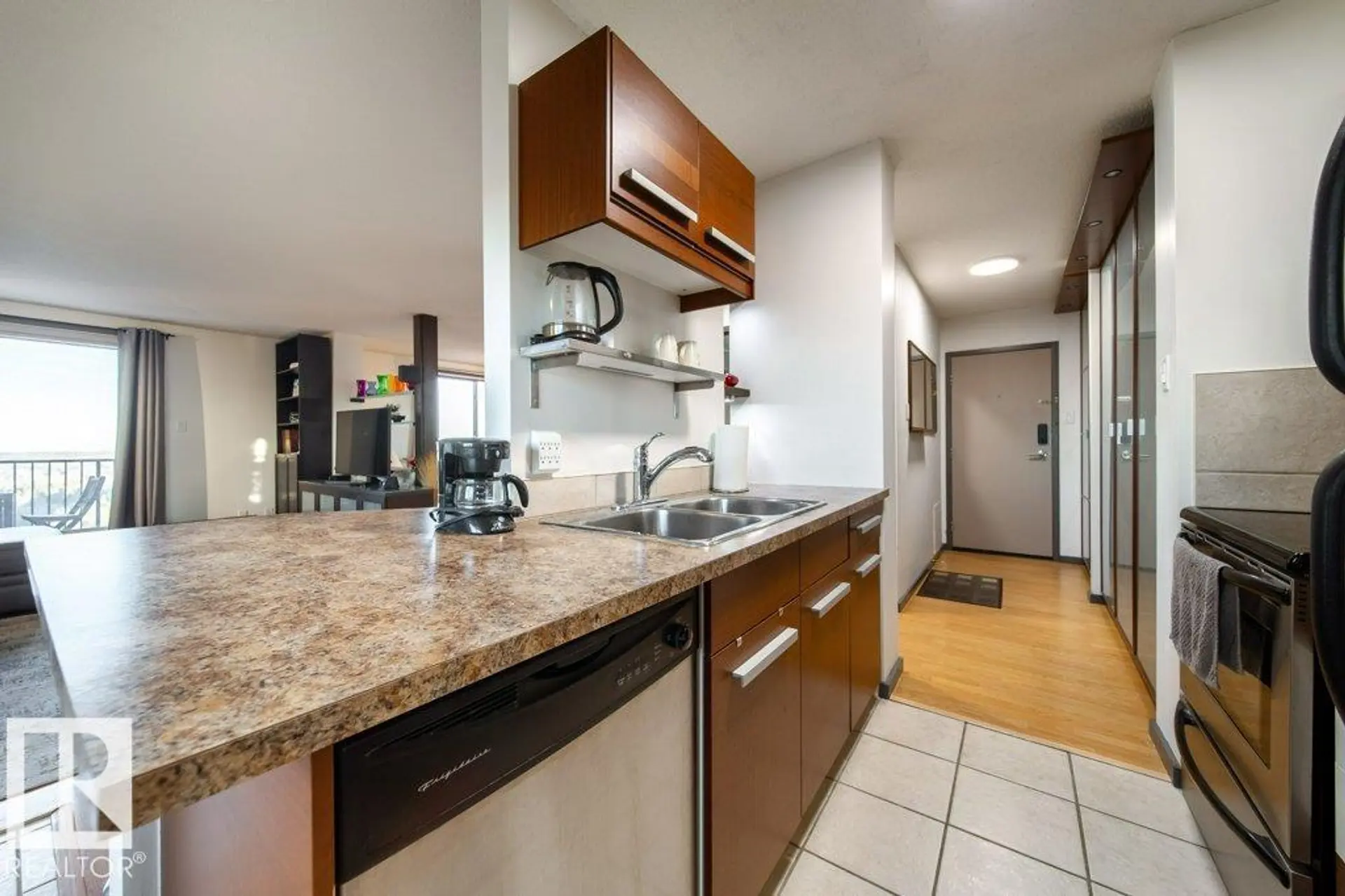 #1007 9028 JASPER AV NW - Image 10